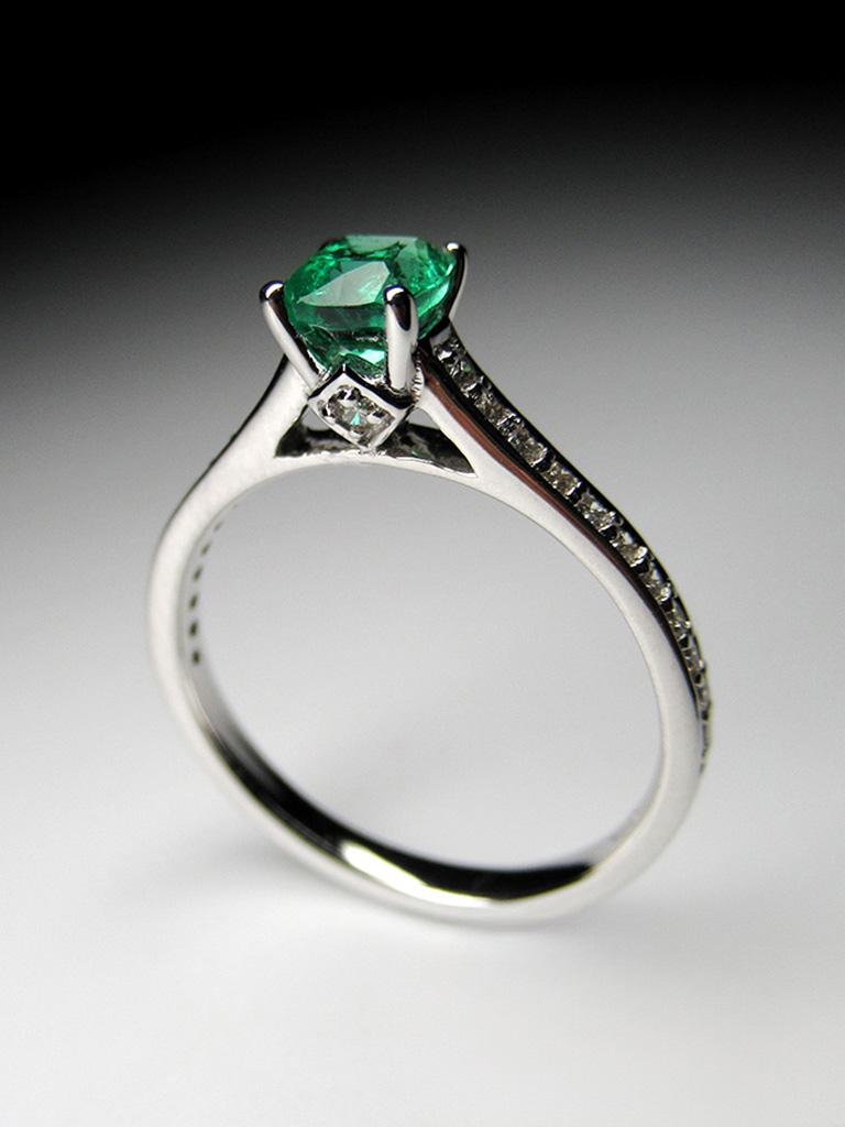 Emerald Diamonds White Gold Ring Green Natural Gem Unisex Engagement For Sale 3