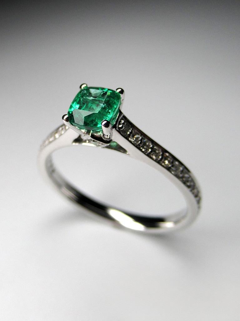 Emerald Diamonds White Gold Ring Green Natural Gem Unisex Engagement For Sale 6