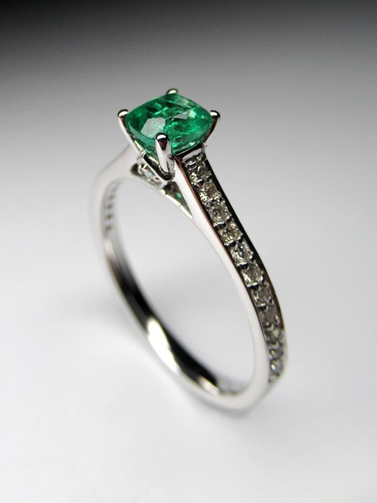 Emerald Diamonds White Gold Ring Green Natural Gem Unisex Engagement For Sale 1