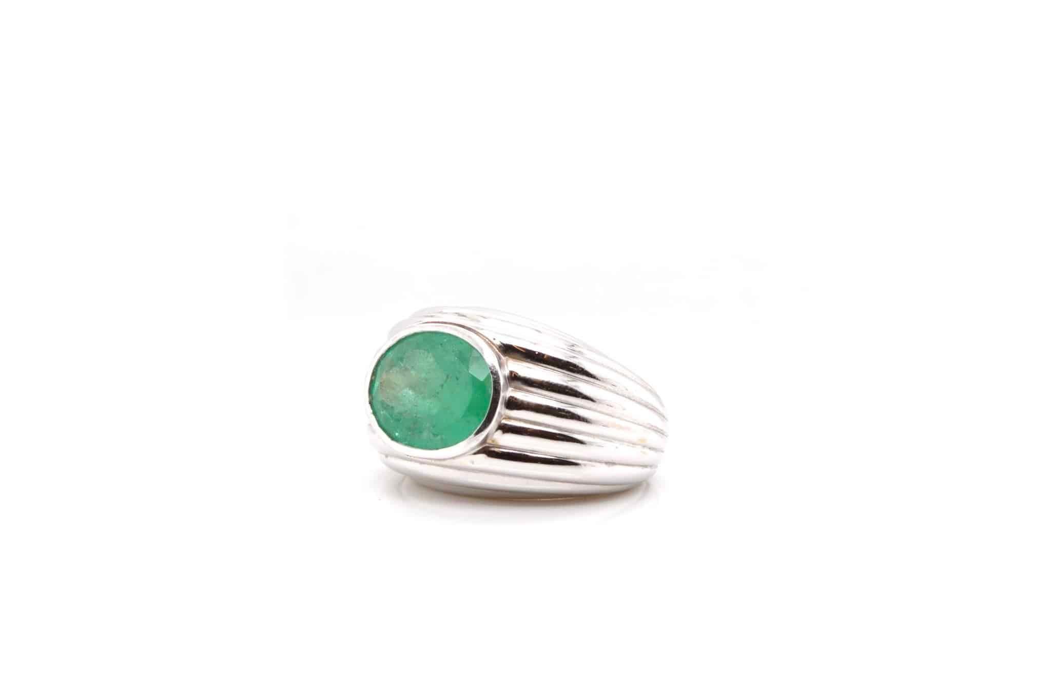 Emerald dome ring in 18k white gold In Good Condition For Sale In PARIS, FR