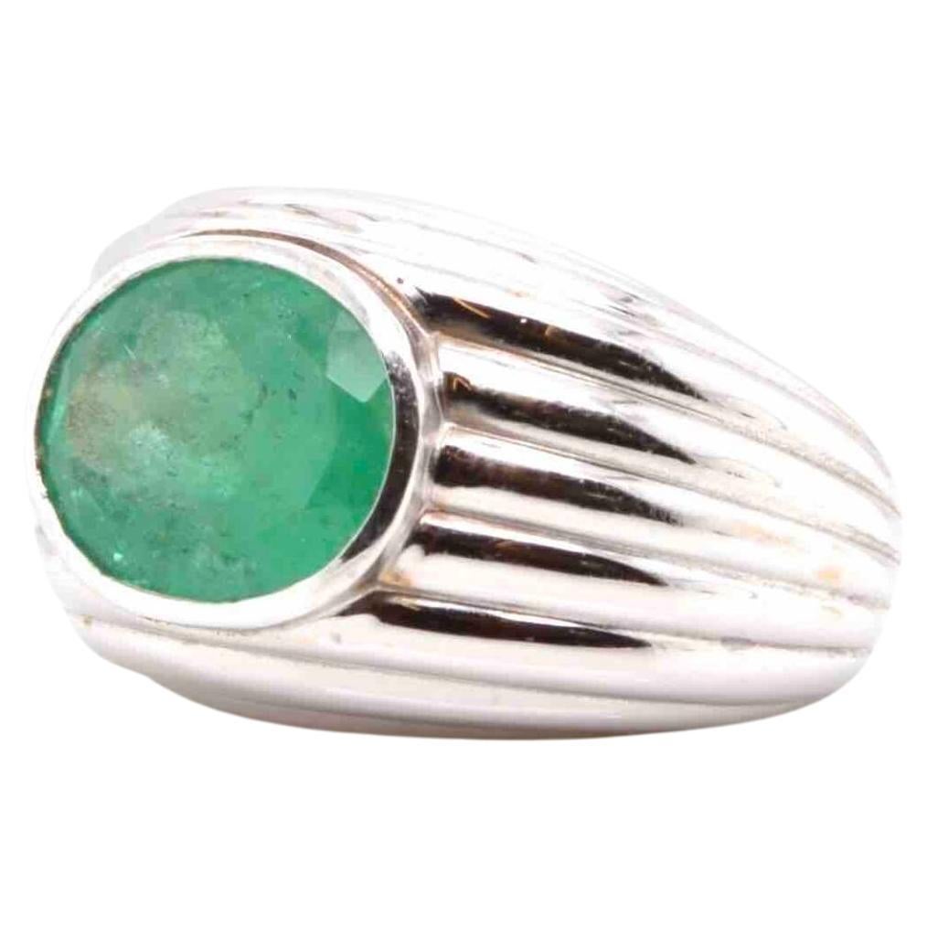 Emerald dome ring in 18k white gold For Sale