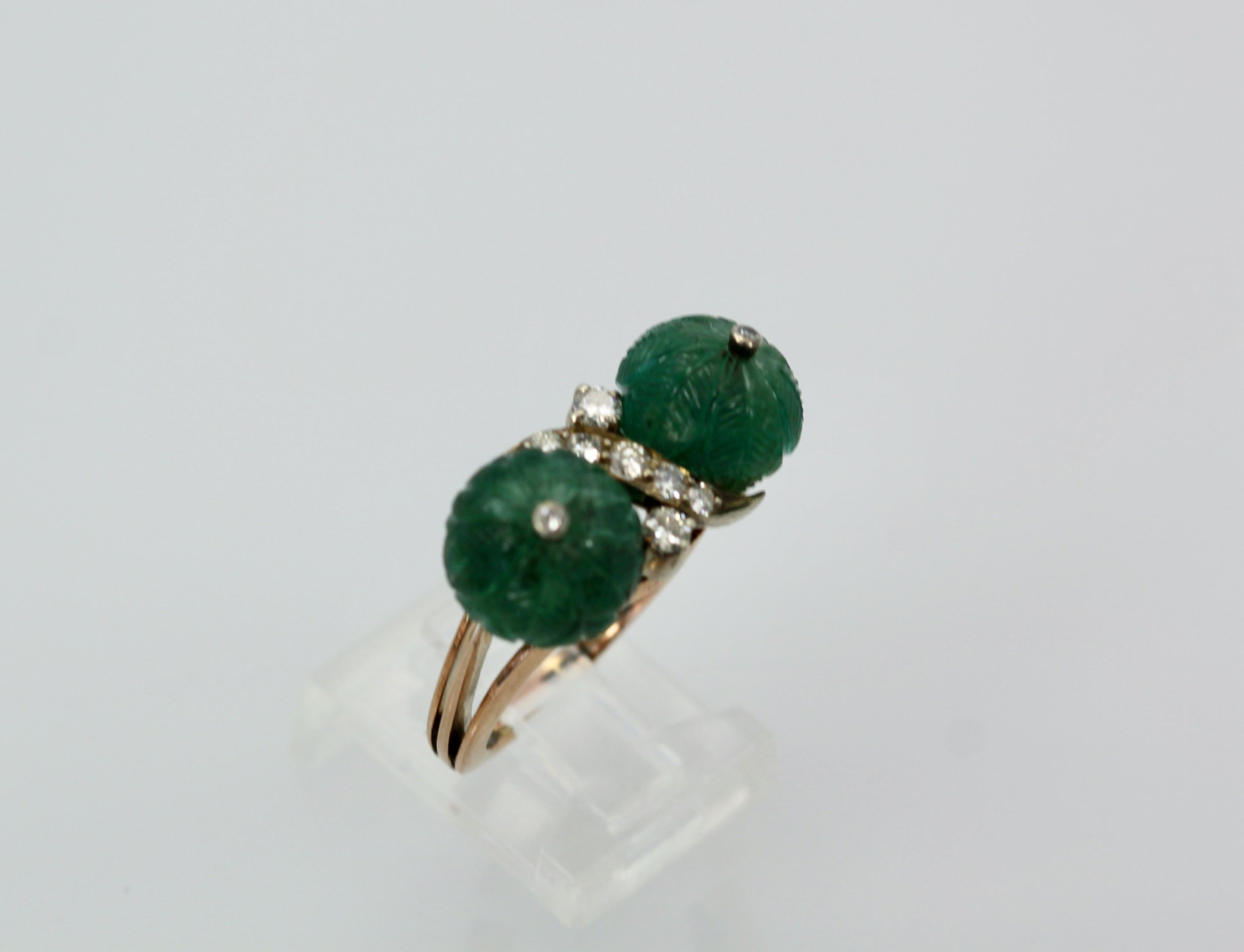 Doppelgeschnitzter Smaragd-Diamant-Ring (Kugelschliff) im Angebot