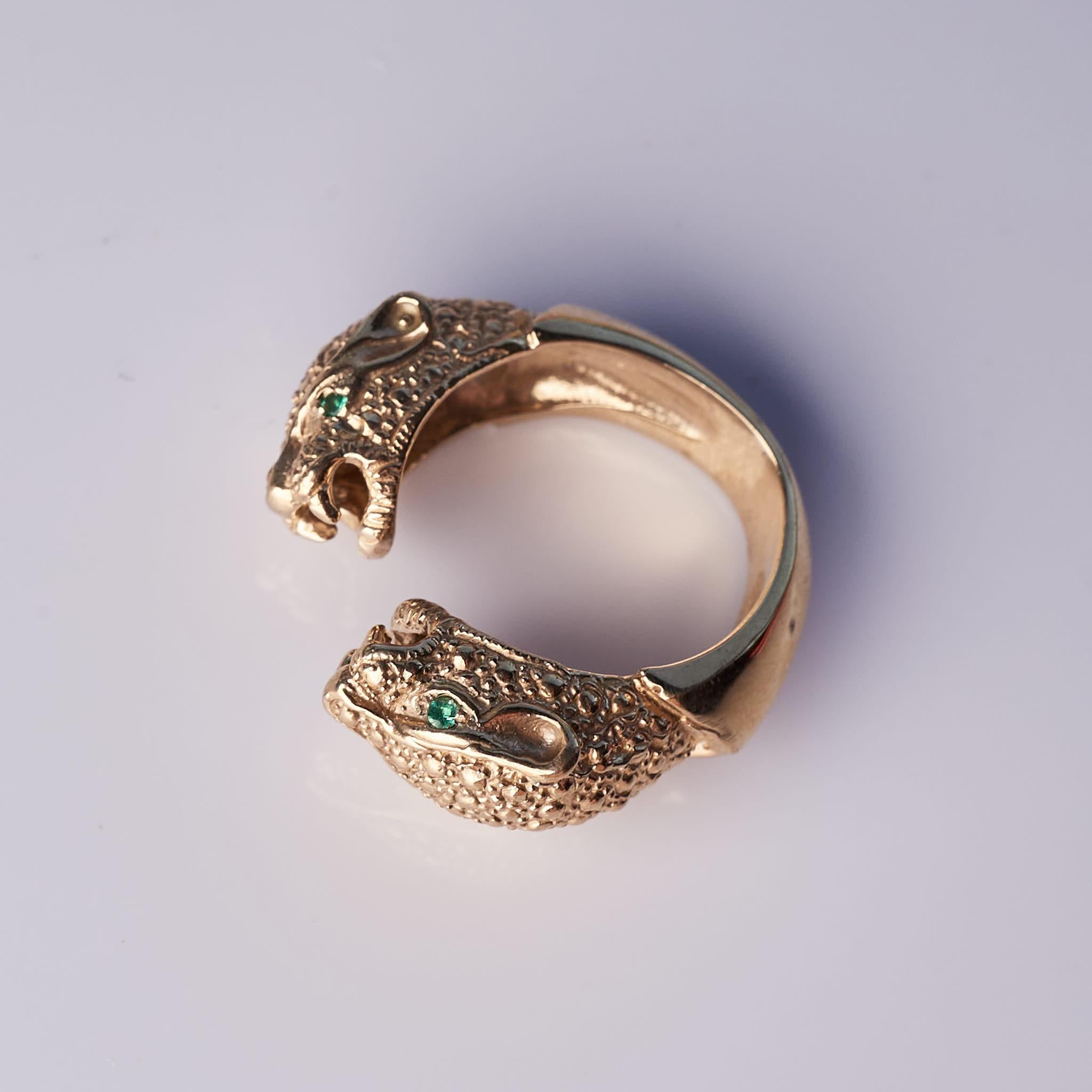 Emerald Double head Jaguar Ring In New Condition For Sale In Los Angeles, CA