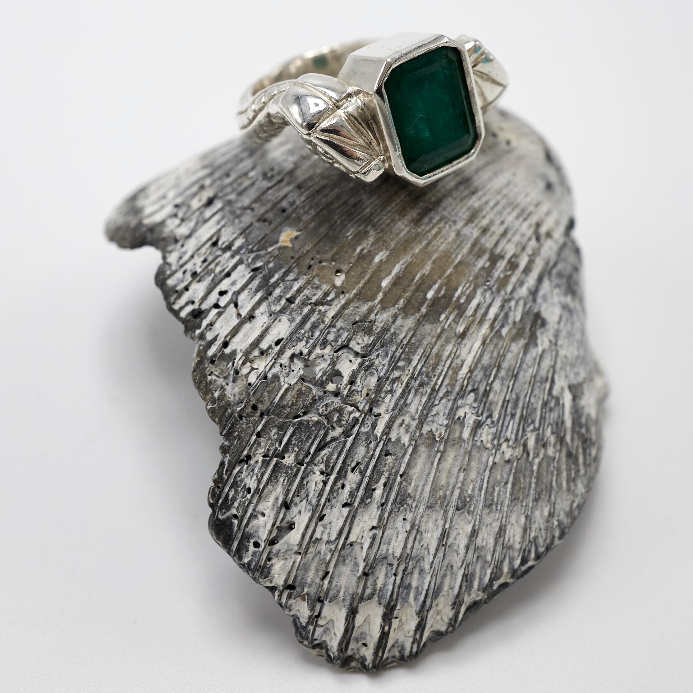 Contemporary Emerald Silver Snake Ring For Sale