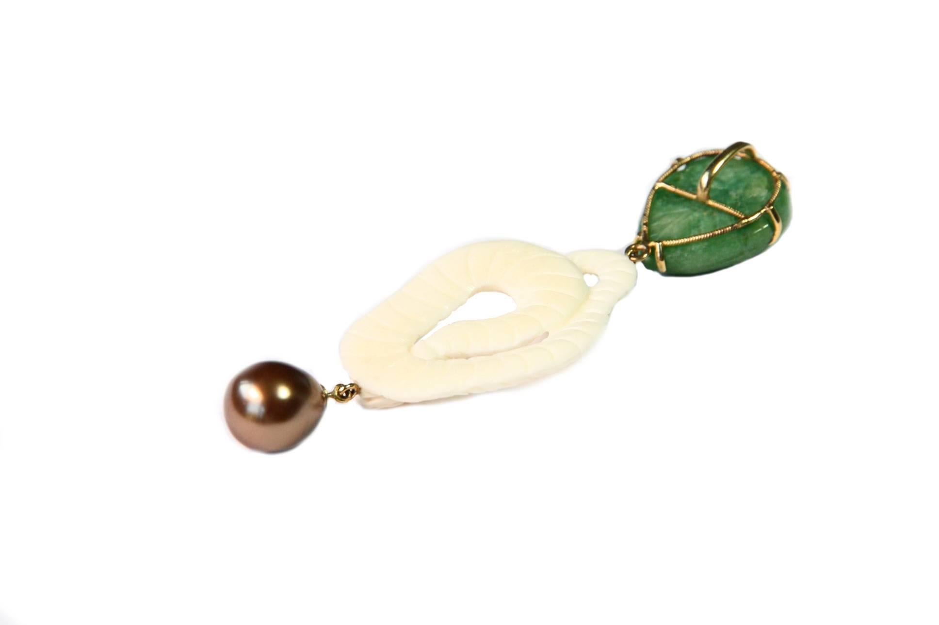 Pear Cut Emerald Drop Carved Leaf Bone Snake Natural Pearl 18 Karat Gold Pendant For Sale