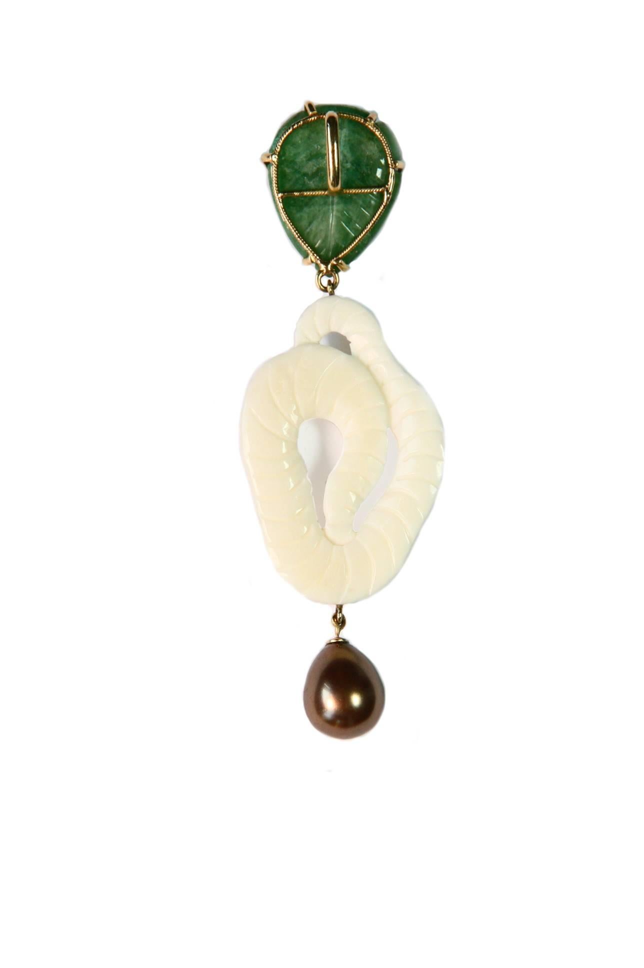 Women's or Men's Emerald Drop Carved Leaf Bone Snake Natural Pearl 18 Karat Gold Pendant For Sale
