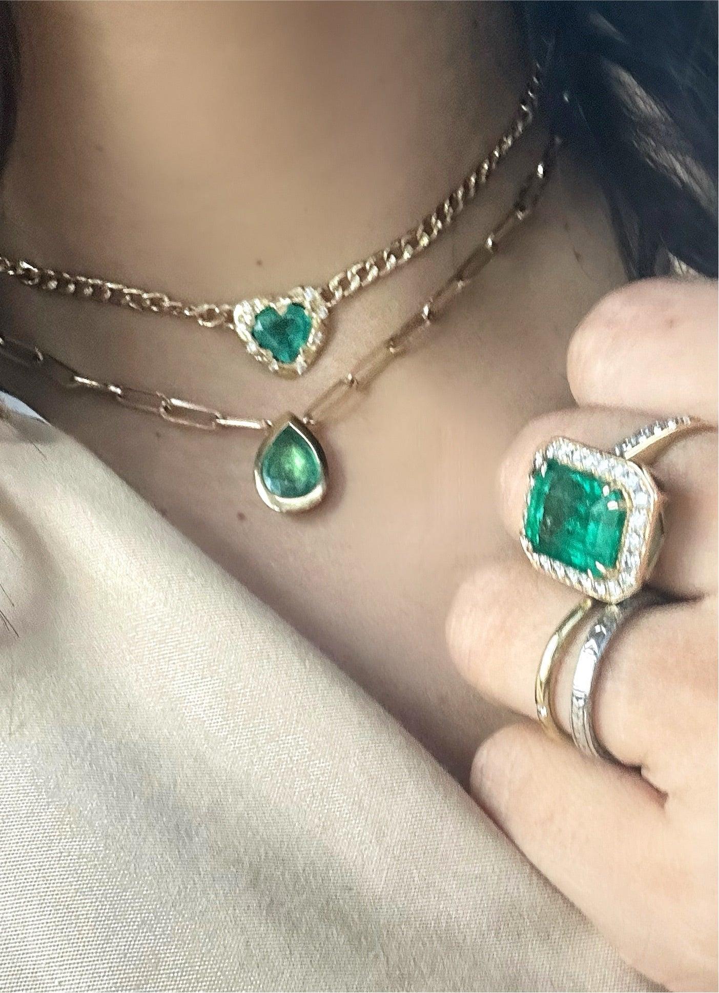 Emerald Drop Pear Shape 2.7 Carats Paper Clip Necklace For Sale 8