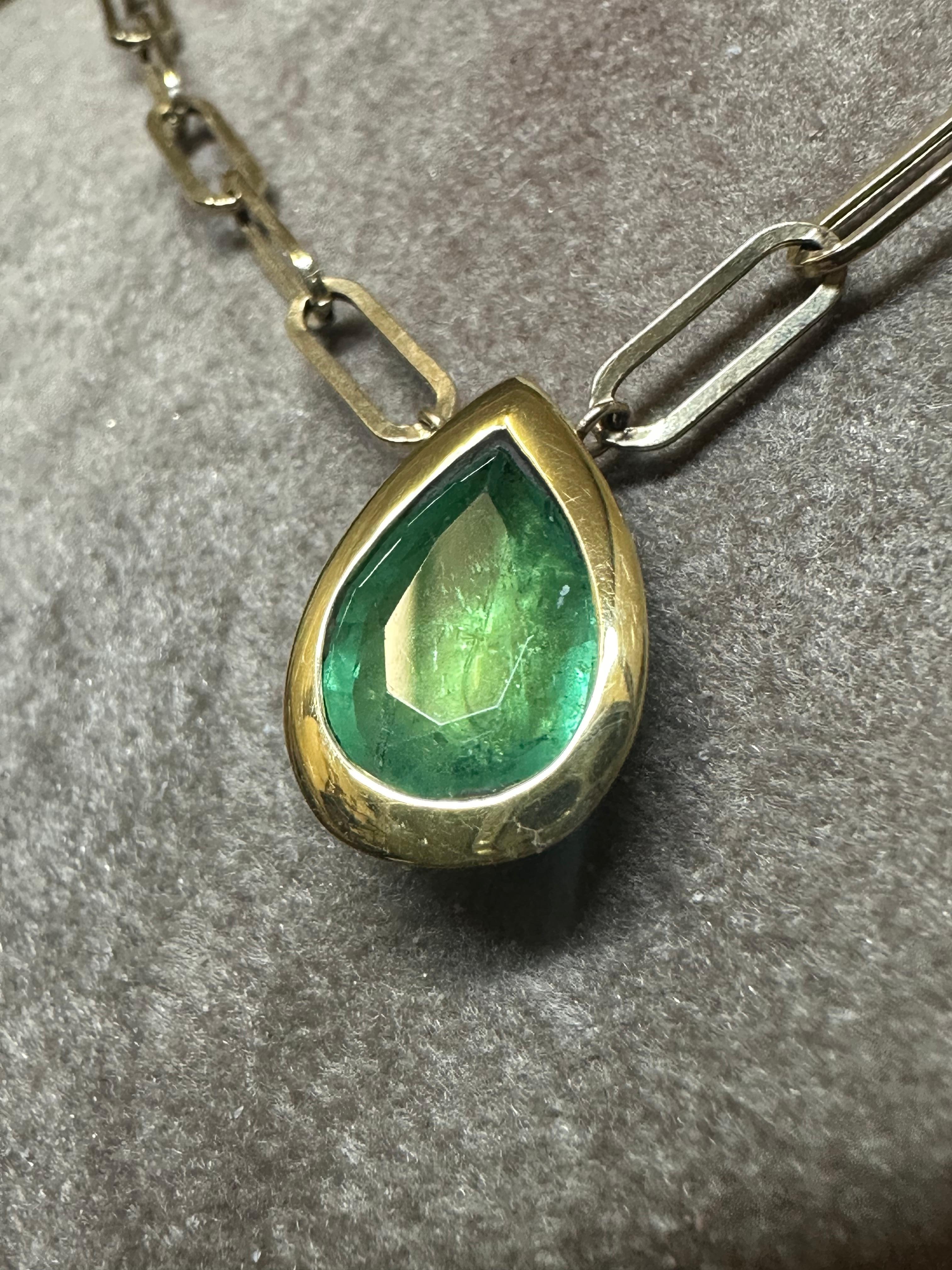 Emerald Drop Pear Shape 2.7 Carats Paper Clip Necklace For Sale 3