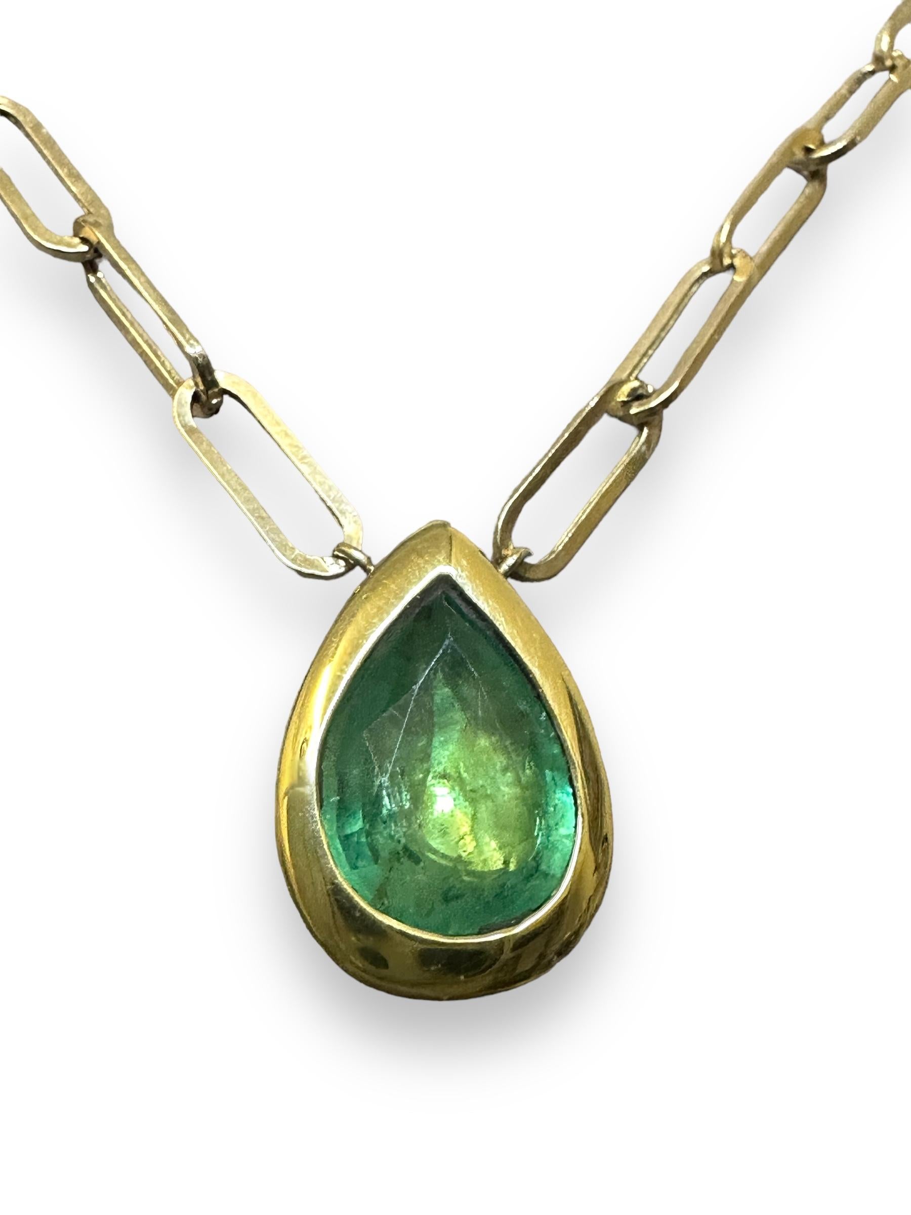 Emerald Drop Pear Shape 2.7 Carats Paper Clip Necklace For Sale 6