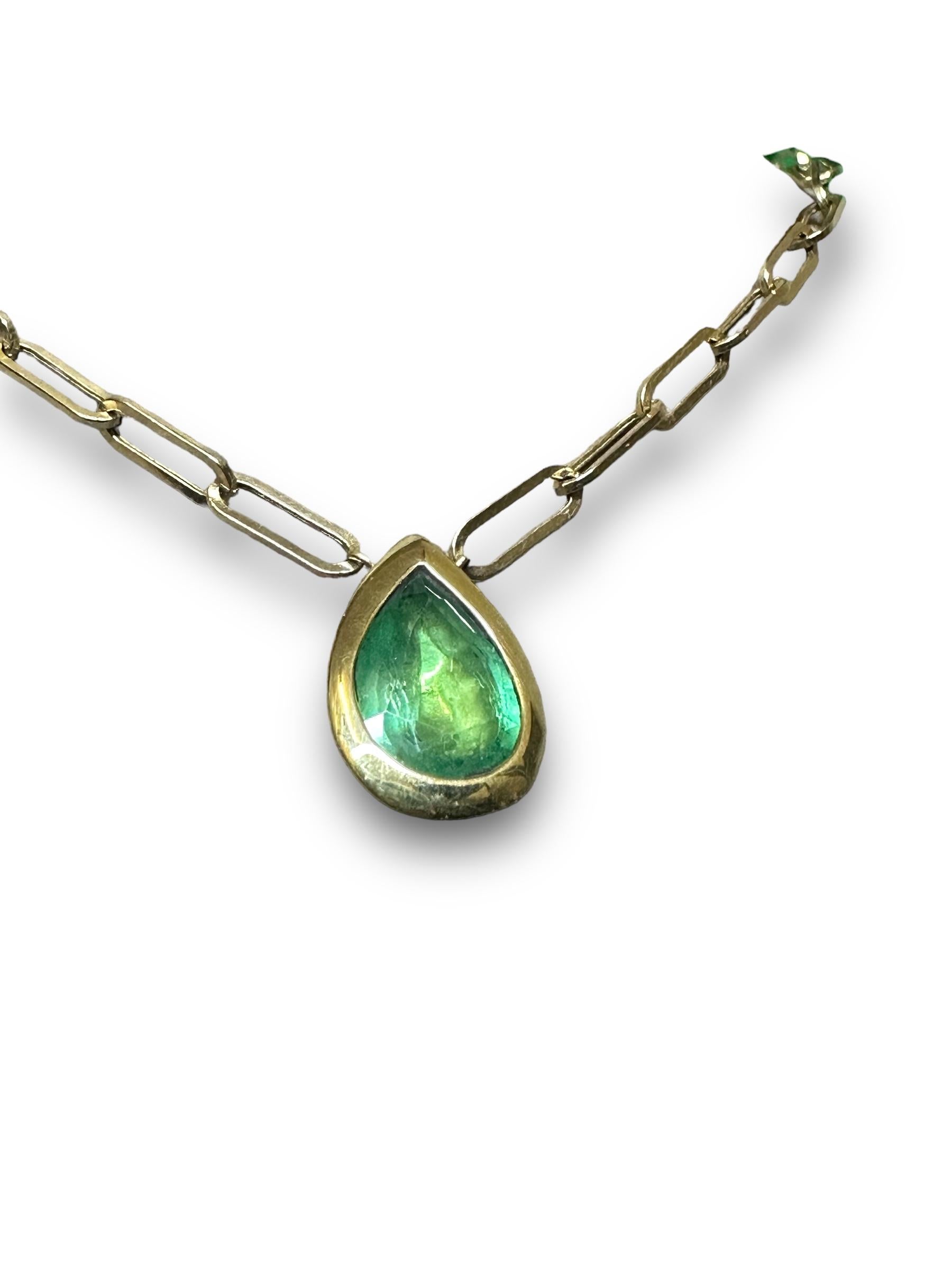 Modernist Emerald Drop Pear Shape 2.7 Carats Paper Clip Necklace For Sale