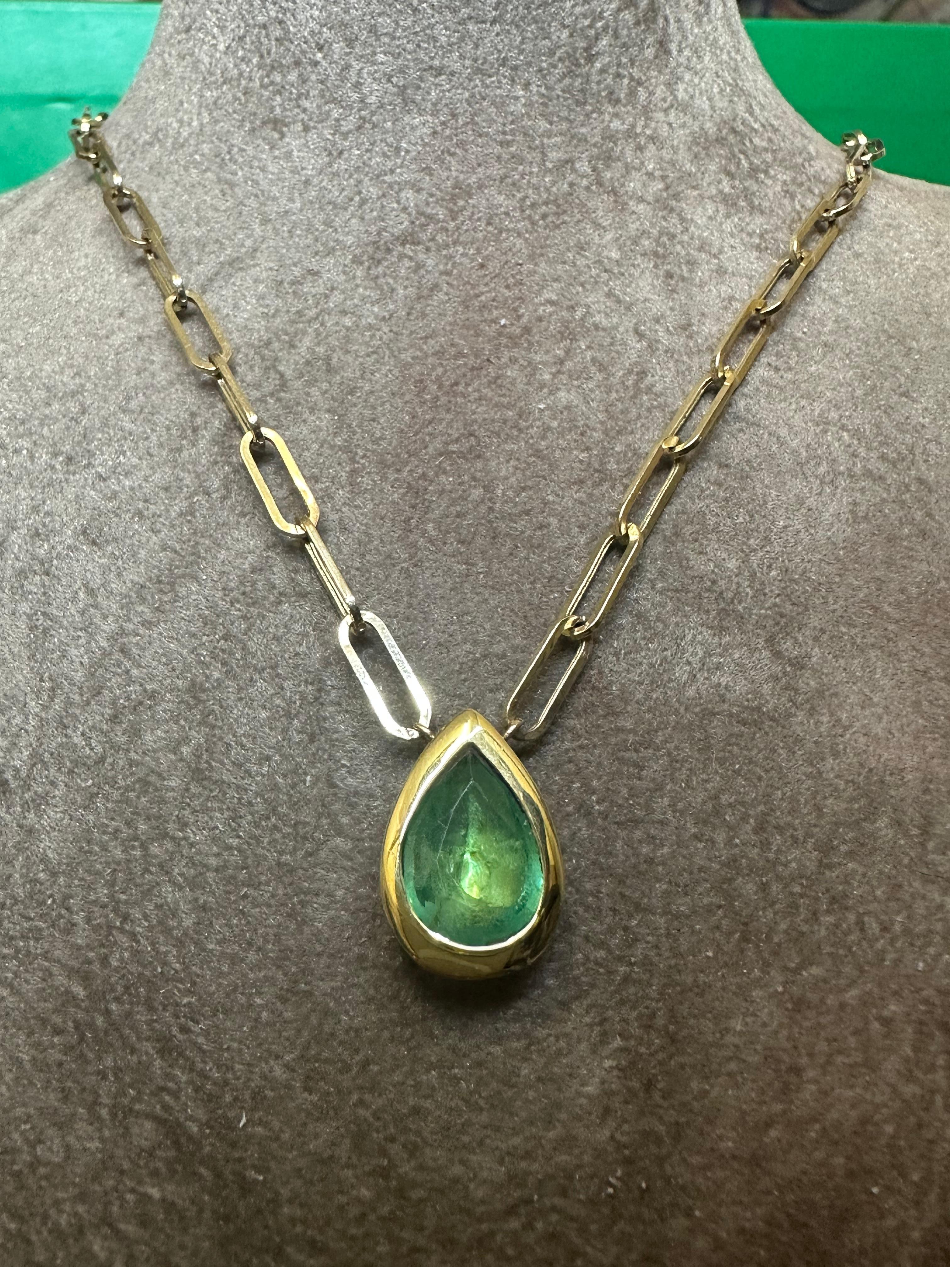 Emerald Drop Pear Shape 2.7 Carats Paper Clip Necklace For Sale 1