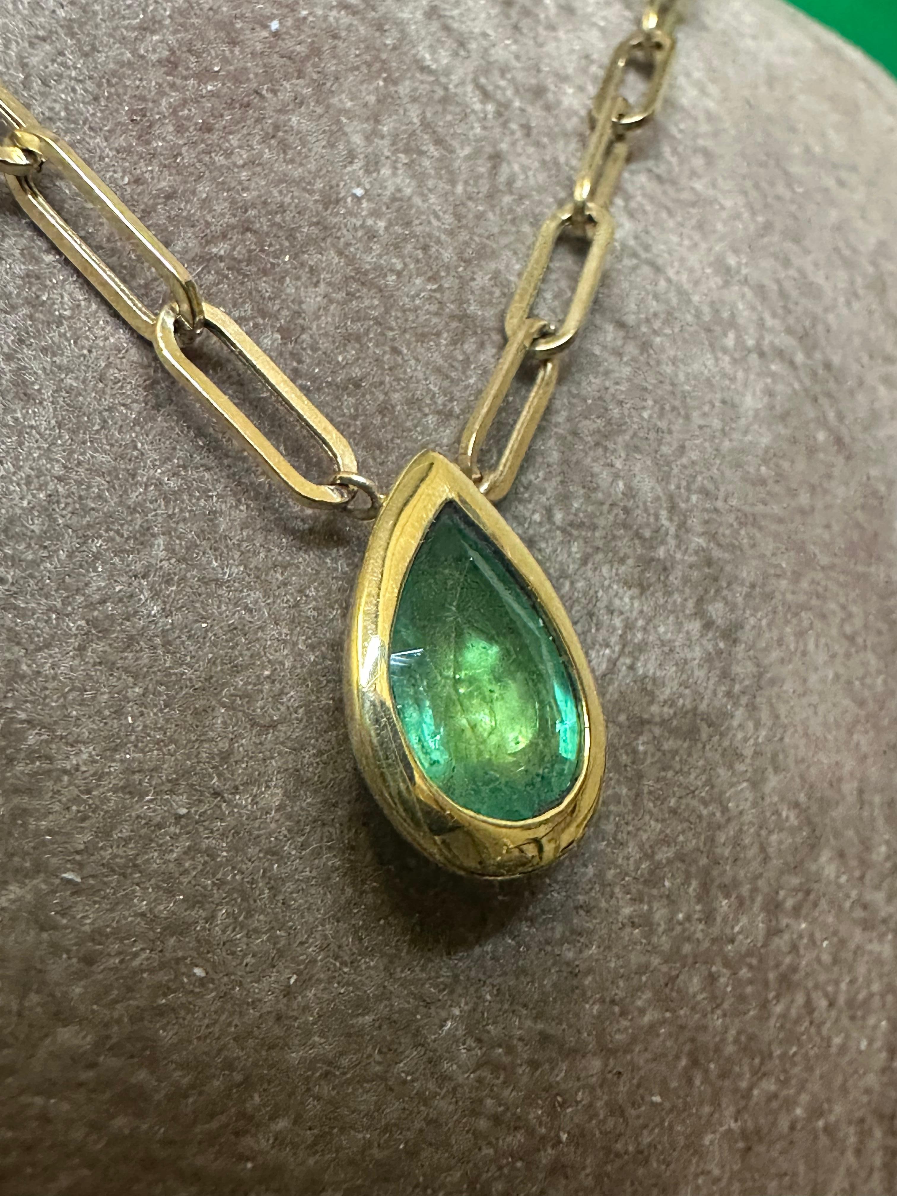 Emerald Drop Pear Shape 2.7 Carats Paper Clip Necklace For Sale 2
