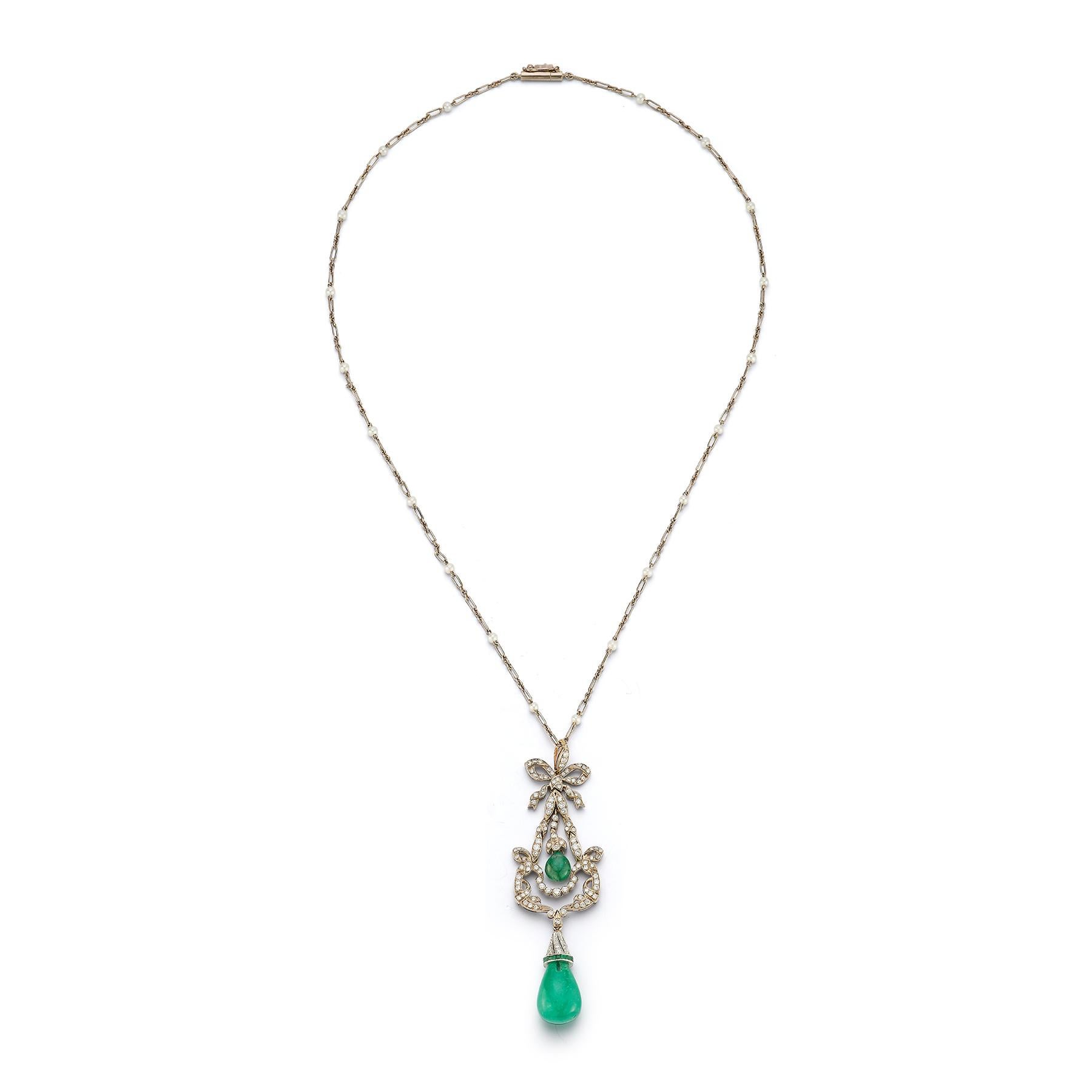Emerald Drop Pendant Necklace In Excellent Condition For Sale In New York, NY