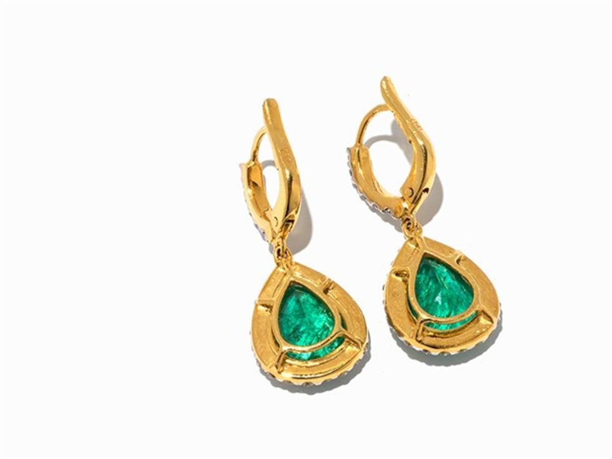 Brilliant Cut Emerald Drops and Diamonds Earring in 18 Karat Yellow Gold