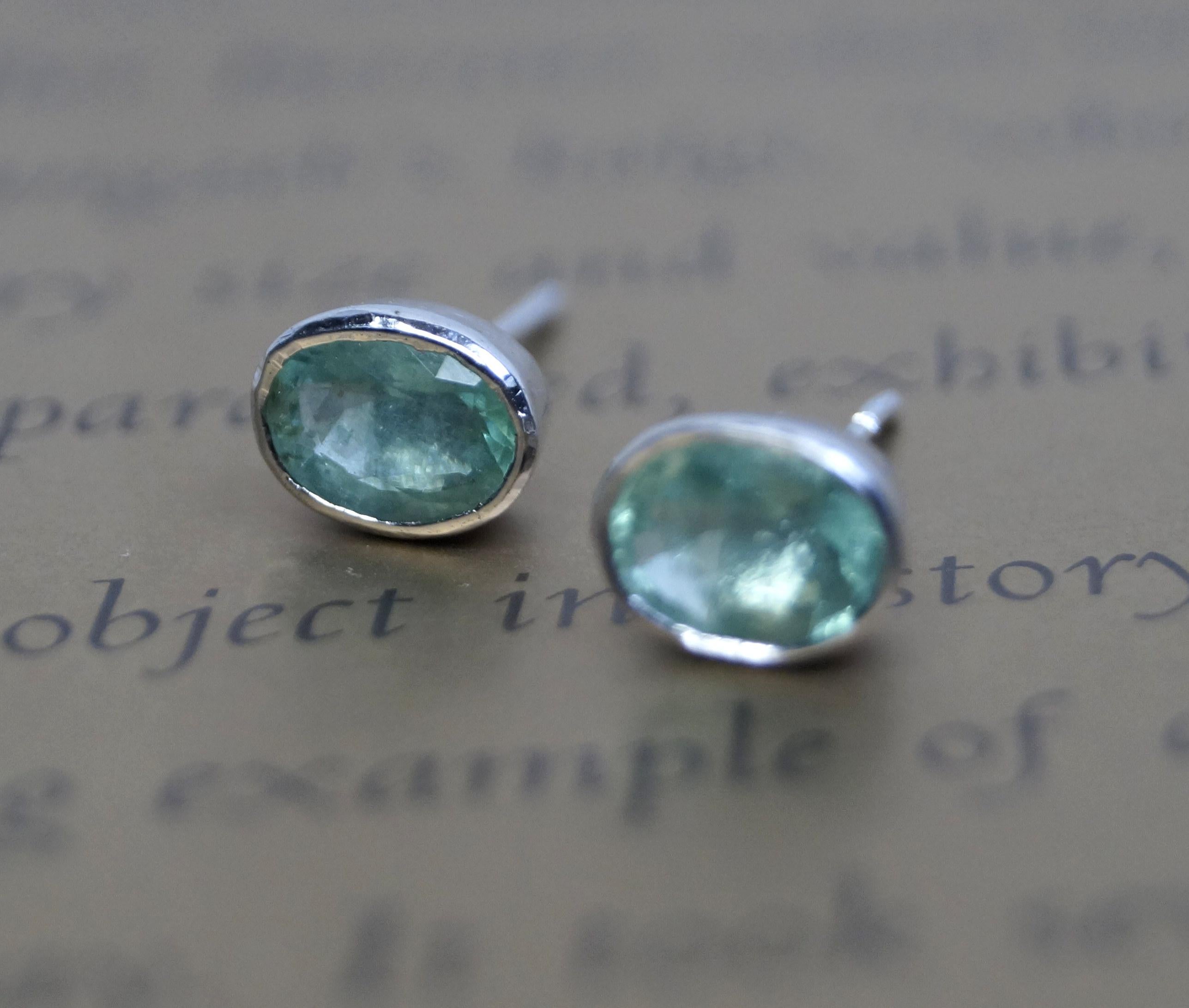 Taille ovale Boucles d'oreilles en argent sterling 925 avec meraude certifie 3,10 carats en vente