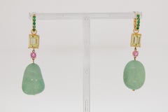 Smaragd-Ohrring mit einem erhitzten Chalcedon-Tropfen