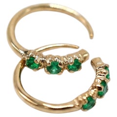 Smaragd-Ohrringe, 14-karätiges Gold, Creolen, offene Ohrhaken, minimalistische Ohrringe, J DAUPHIN