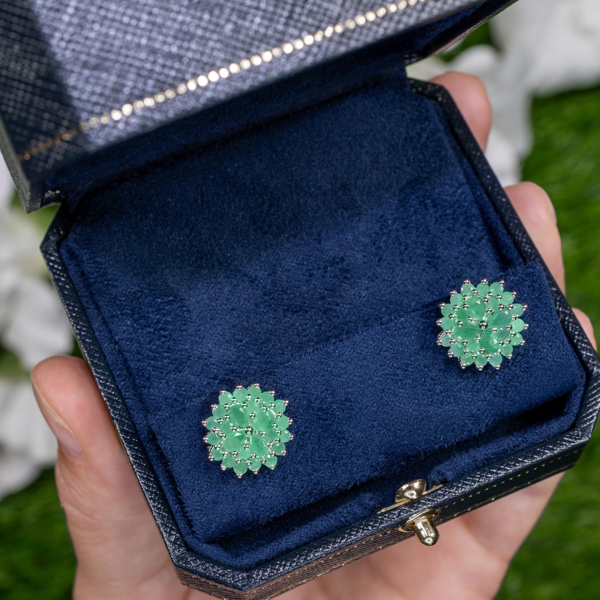 Taglio misto Orecchini con smeraldo da 2,3 carati in argento sterling in vendita