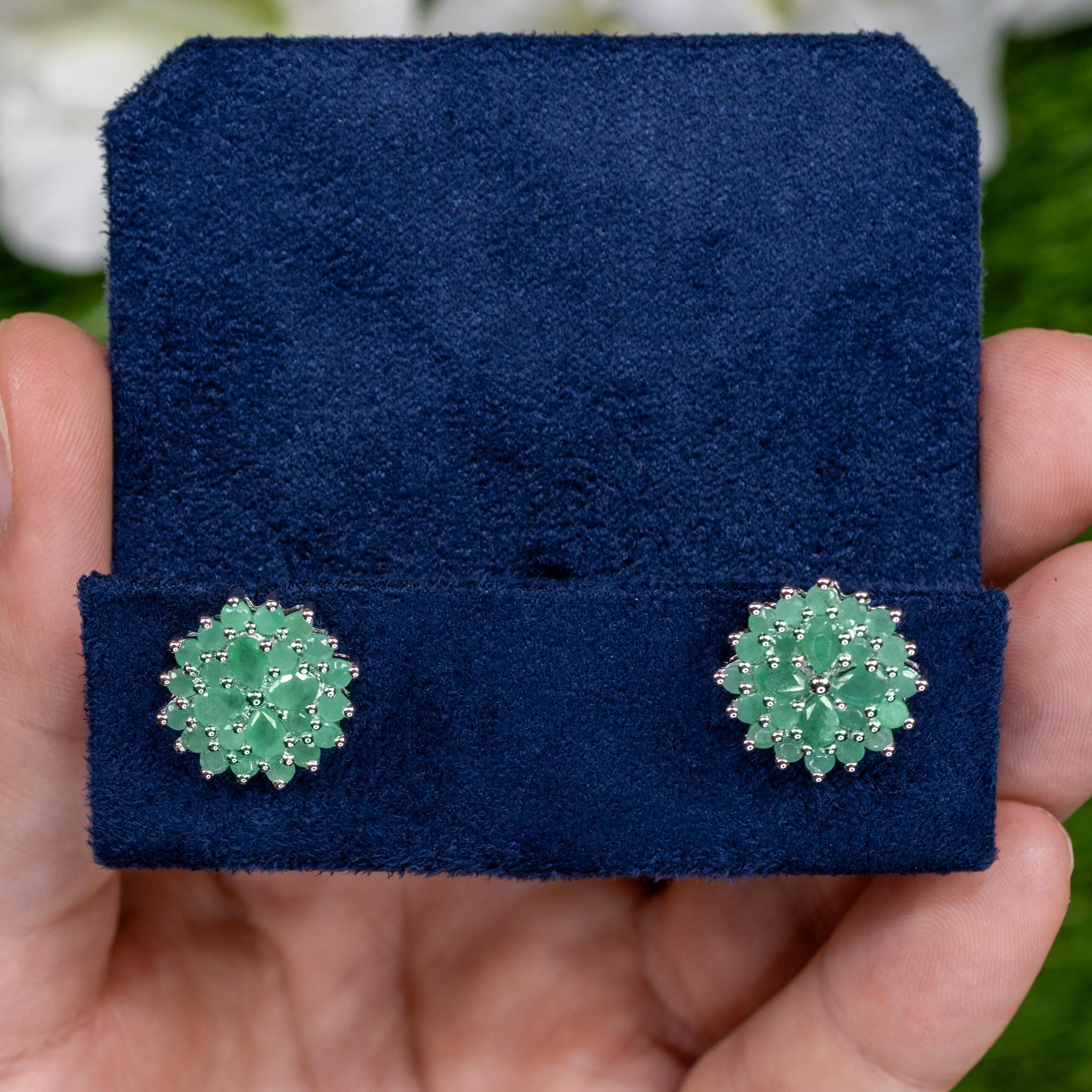 Orecchini con smeraldo da 2,3 carati in argento sterling In condizioni ottime in vendita a Punta Gorda, FL