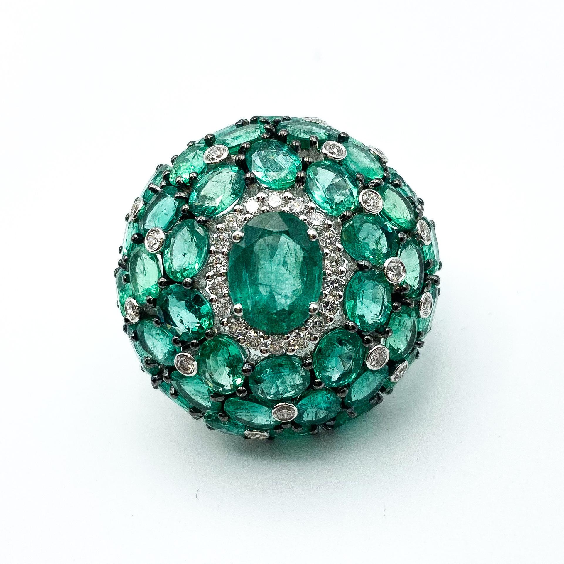 Modern Emerald Earrings 27.64 Carat with Diamonds 1.20 Carat F/VS 18 Karat Gold