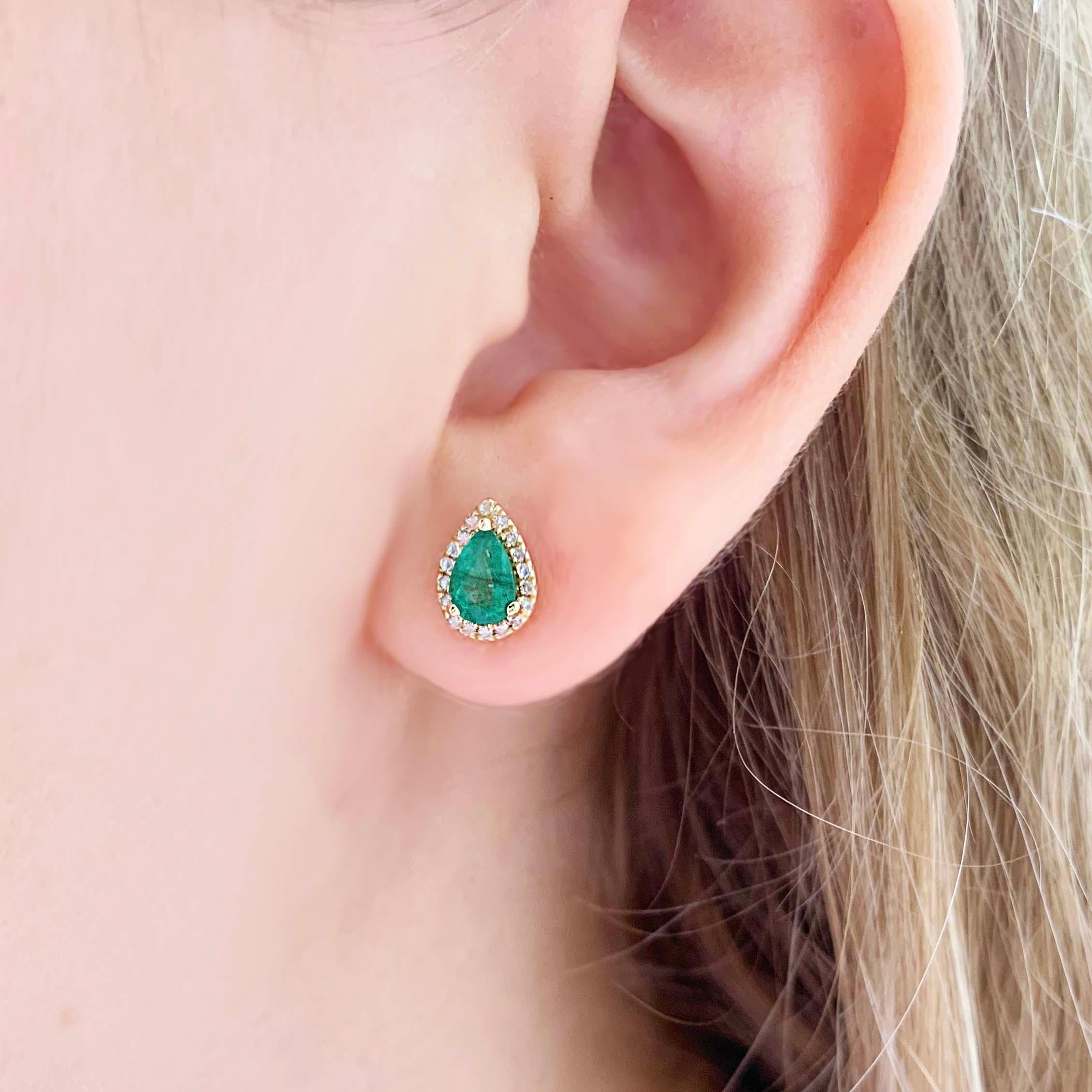 natural emerald earrings studs