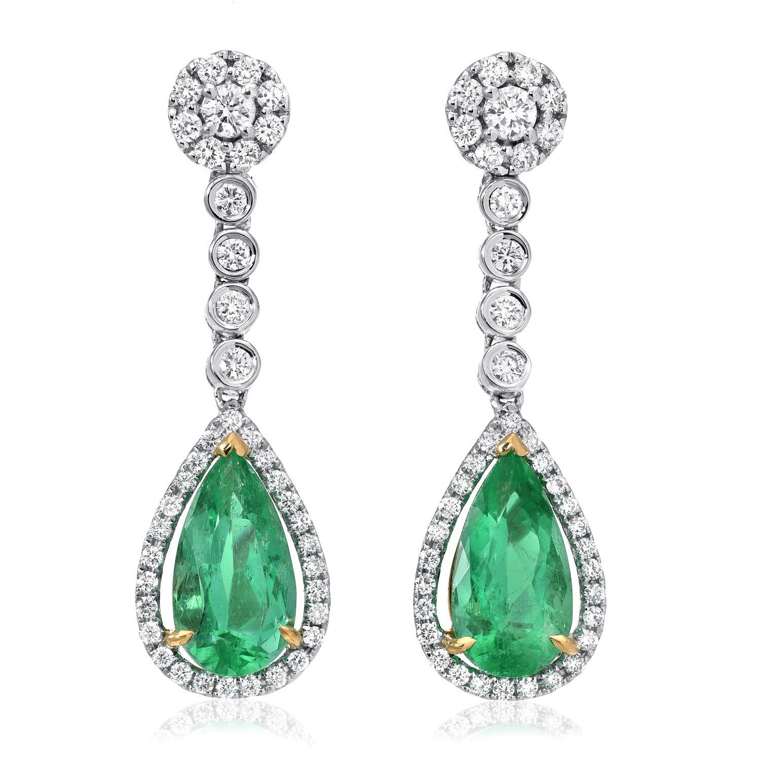 Contemporary Colombian Emerald Earrings 4.61 Carats 