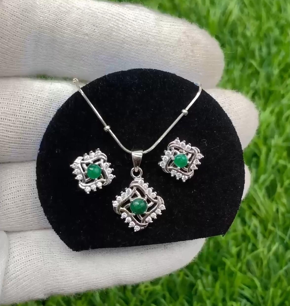 Exquisite Natural Emerald Earrings and Necklace Pendant 925 Sliver Jewelry Set from Swat, Pakistan !!

💎 GEMSTONE TYPE: Emerald
⛓️ MATERIALS: 925 Silver
⚖️ STONE WEIGHT:  Approx 1.5 Carats
🪚 SHAPE & CUT: Cabochons
🌍 ORIGIN: Swat, Pakistan
💳