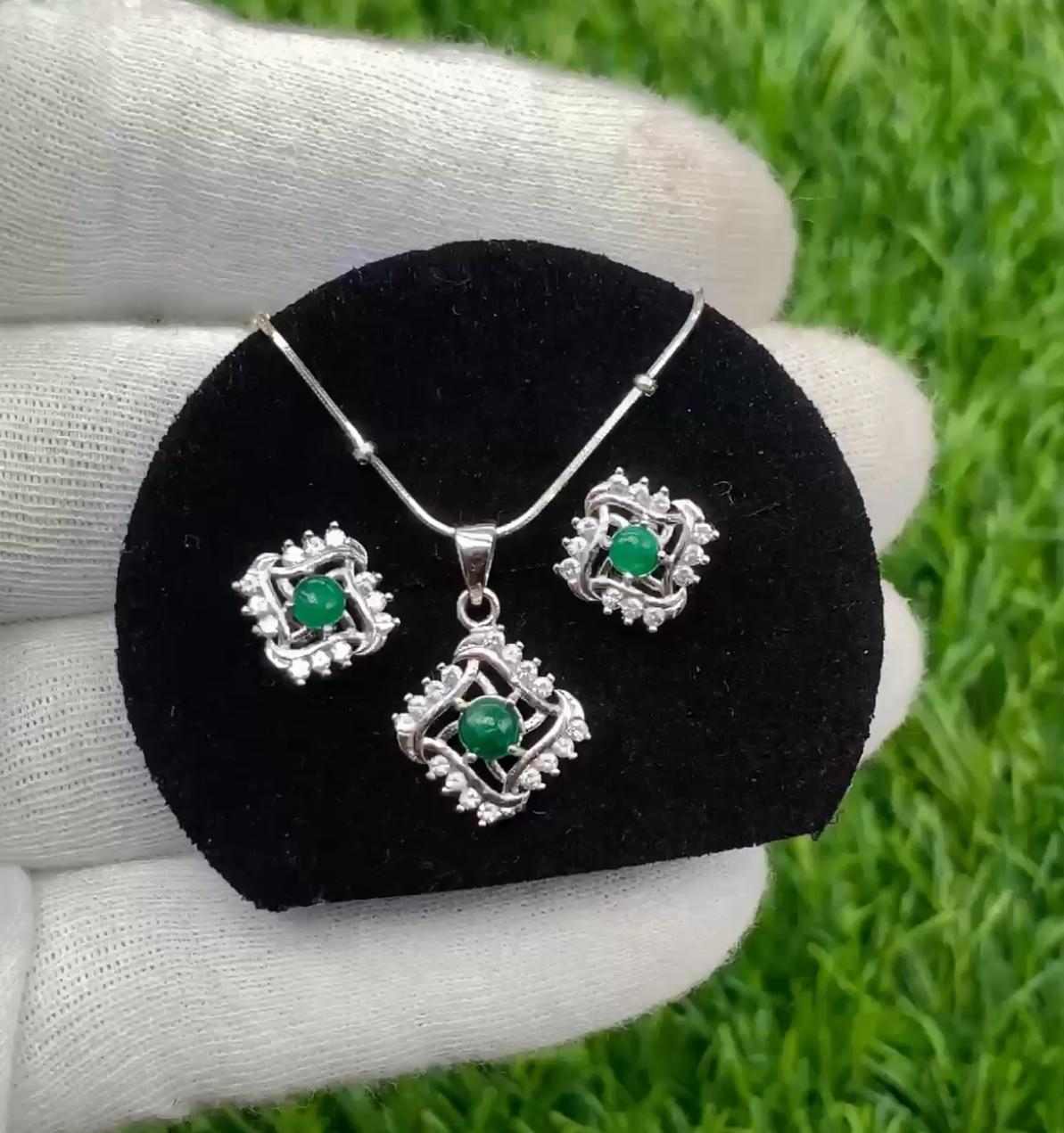 Emerald Earrings & Necklace Pendant Gemstones 925 Silver Jewelry Set 1.5 Ct-Swat For Sale 2