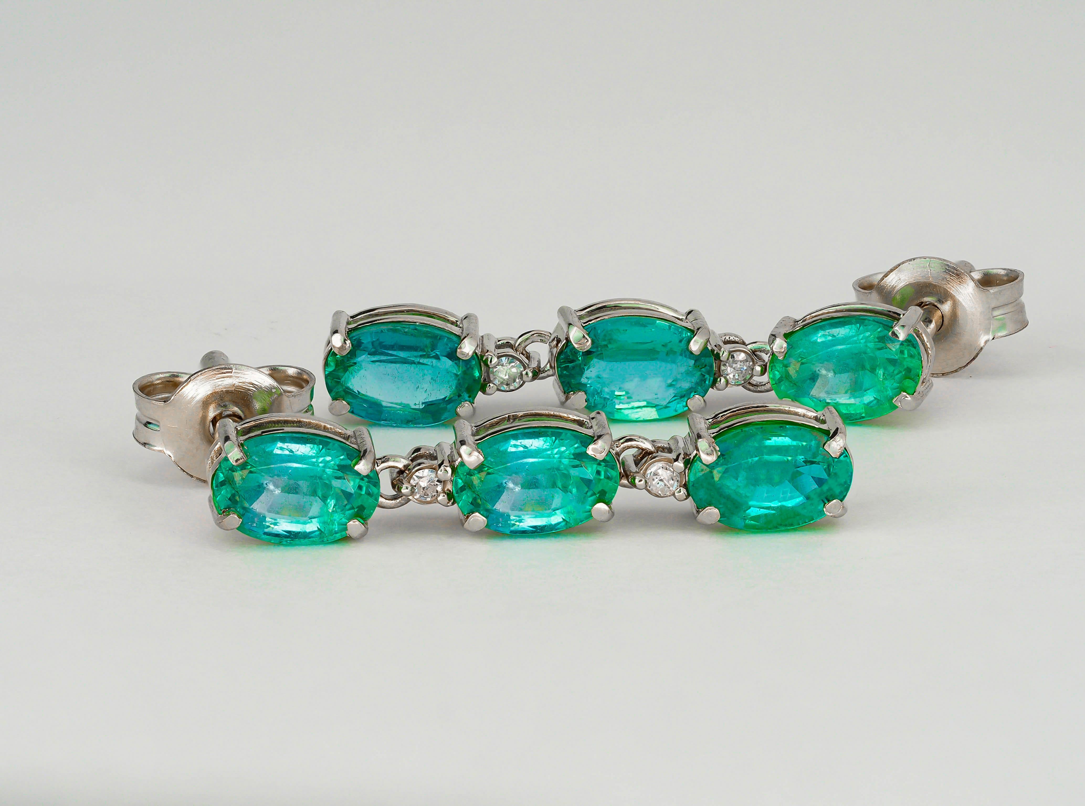 Emerald earrings studs in 14k gold. For Sale 1