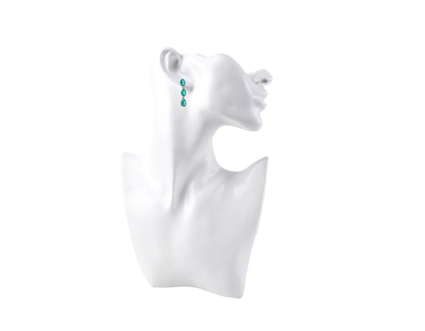 Emerald earrings studs in 14k gold. For Sale 2