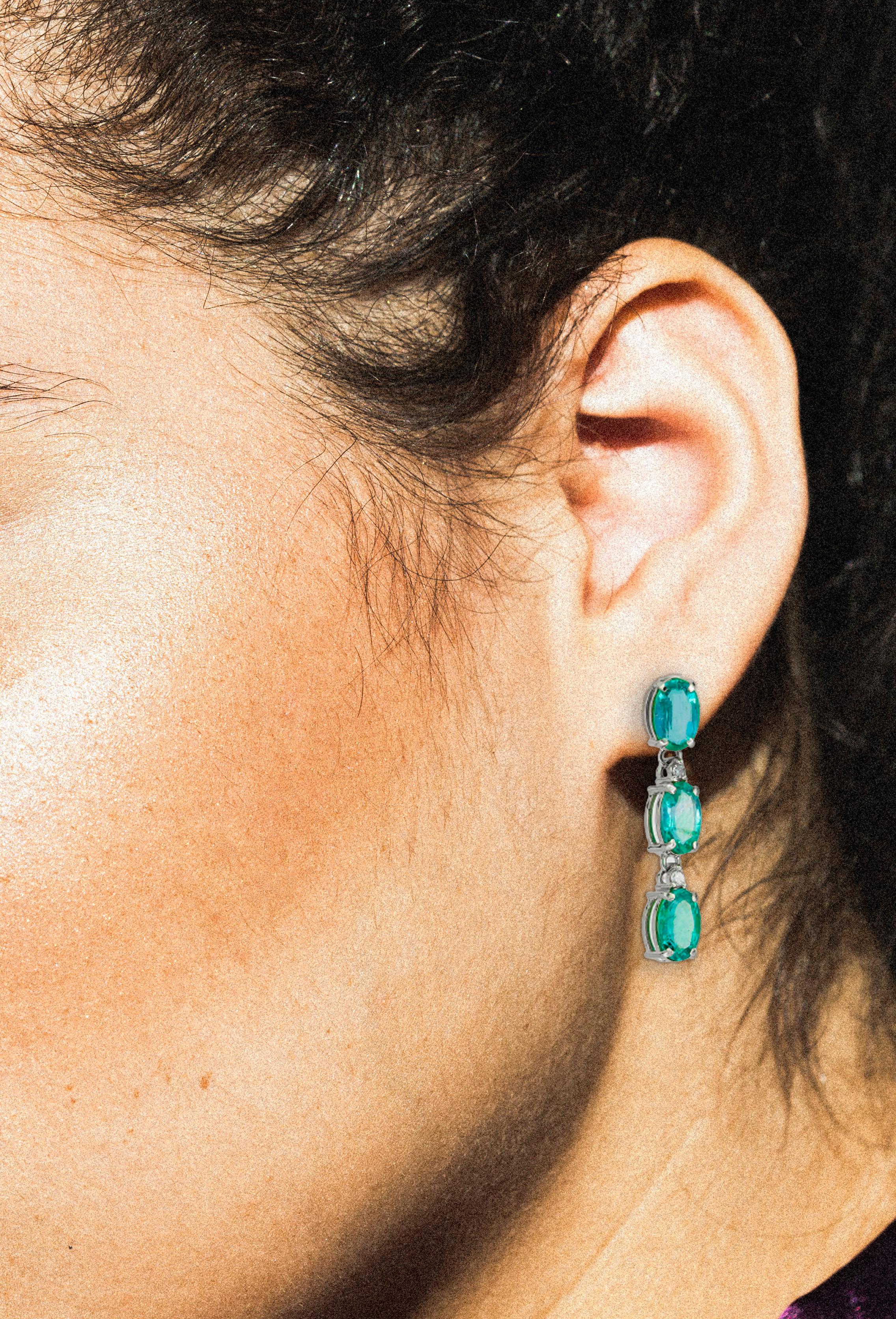 Emerald earrings studs in 14k gold. For Sale 3