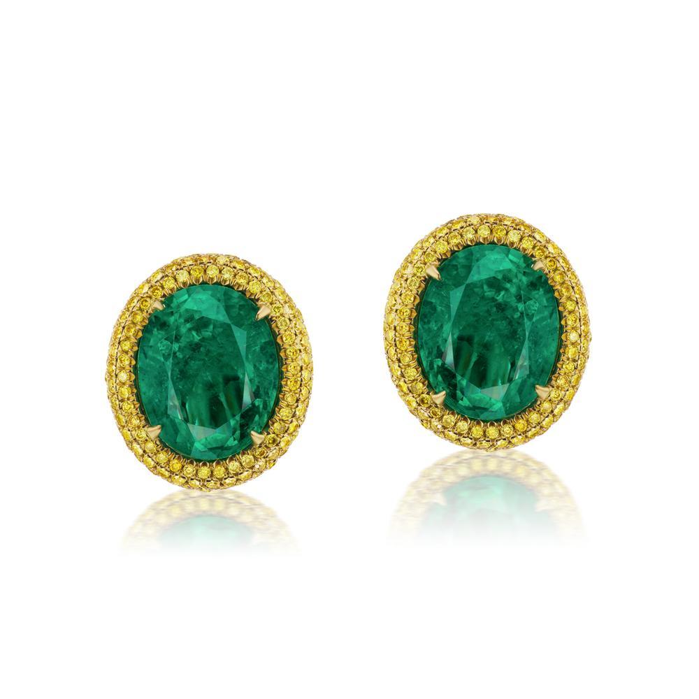 18k Yellow Gold 2.95ct Emerald Earrings with 1.5ct Yellow Diamonds

Rich yellow diamond halos surround an impressive Emerald center
stone of approximately 3 cts each oval makes is Rare and Unique color
Combination
Item: # 02925
Metal: 18k Y
Lab: