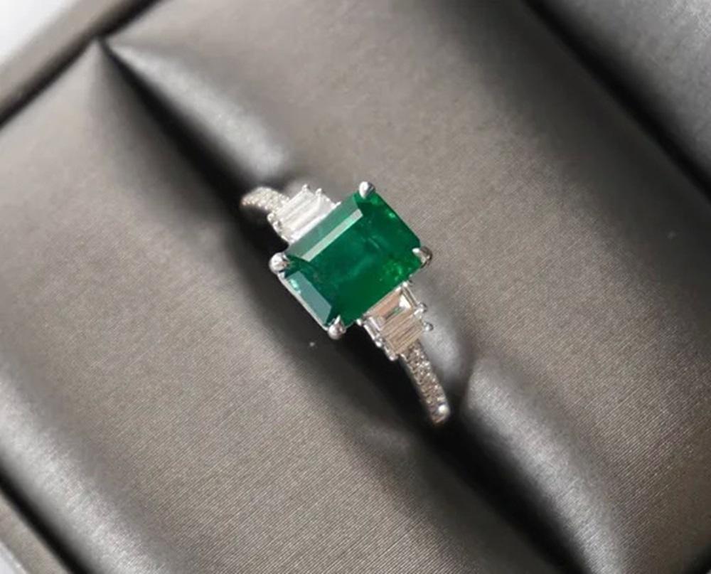 Smaragd EC Ring 1,64 CTS (Smaragdschliff) im Angebot