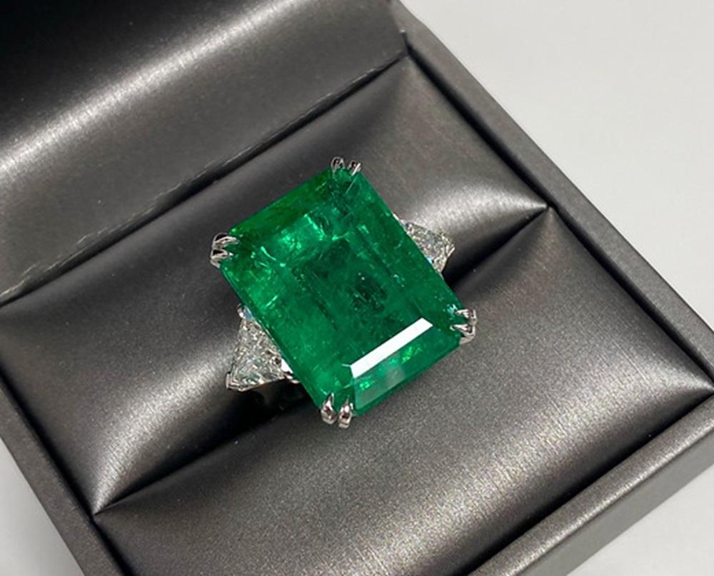 Emerald Cut Emerald EC Ring 17.45 CTS For Sale