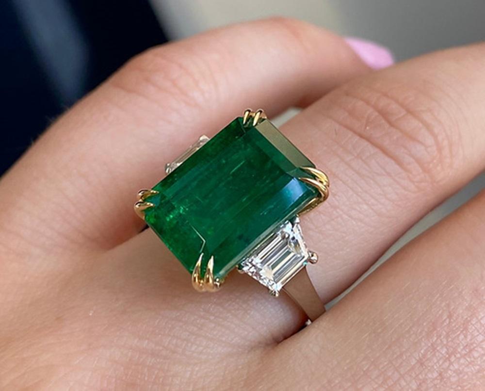 Emerald Weight: 9.32 CT, Diamond Weight: 1.13 CT, Metal: Platinum/18K Yellow Gold, Ring Size: 7, Shape: Emeraldcut, Color: Green, Hardness: 7.5-8, Birthstone: May, Gubelin and CD Certified