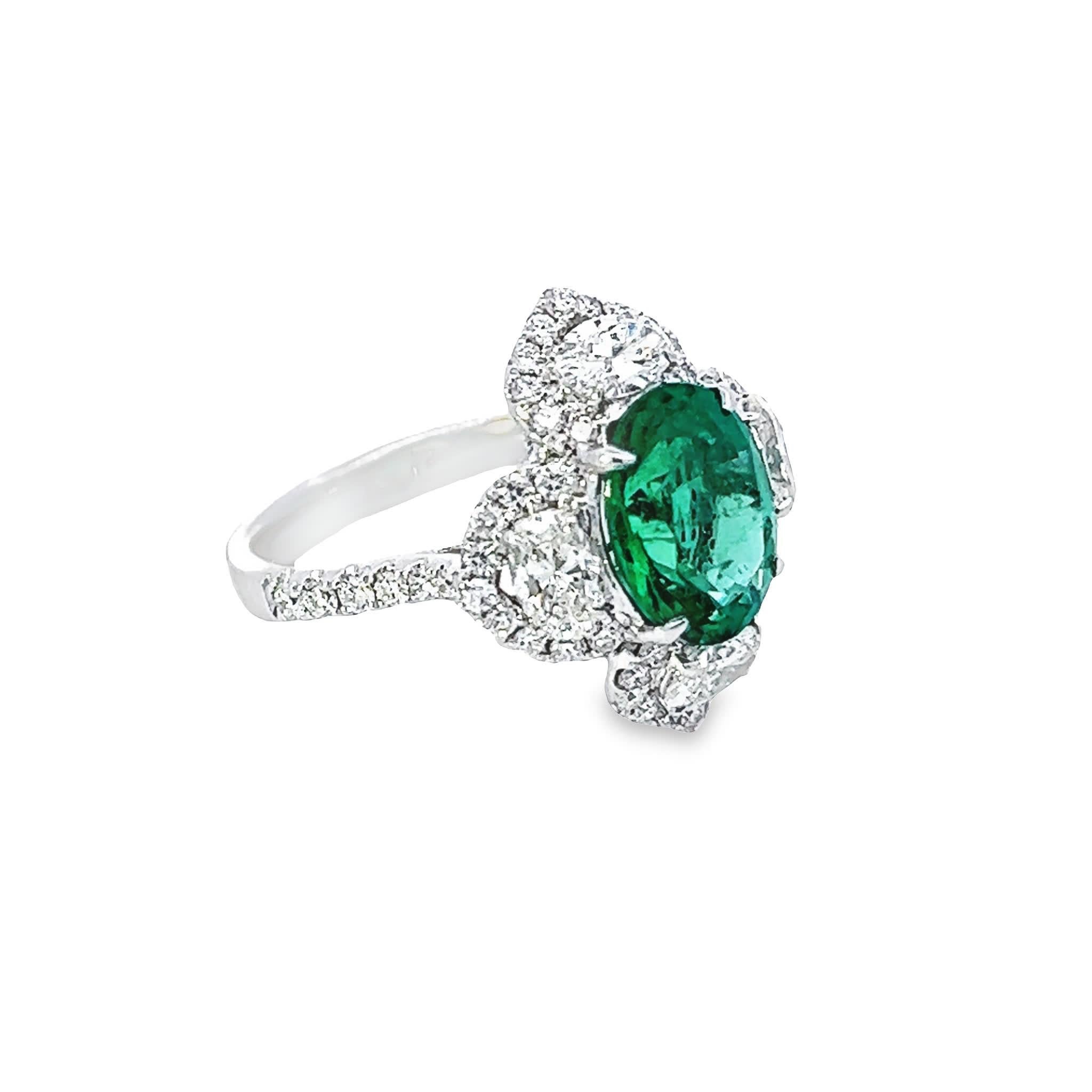 Smaragd Elegance Diamantring im Zustand „Neu“ im Angebot in Great Neck Plaza, NY
