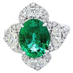 Emerald elegance diamond ring