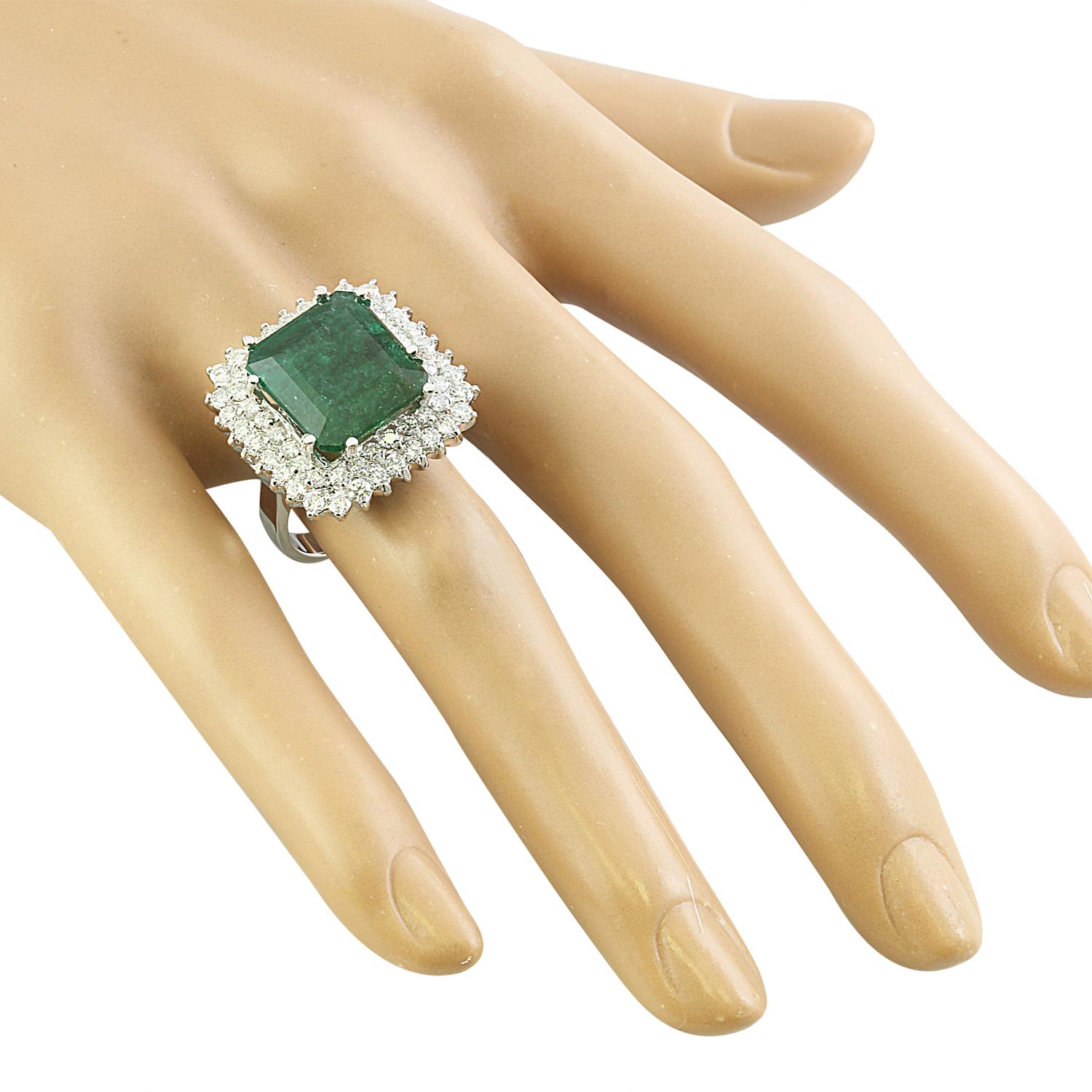 Emerald Elegance: Natural Emerald Diamond Ring in 14K White Gold In New Condition For Sale In Manhattan Beach, CA