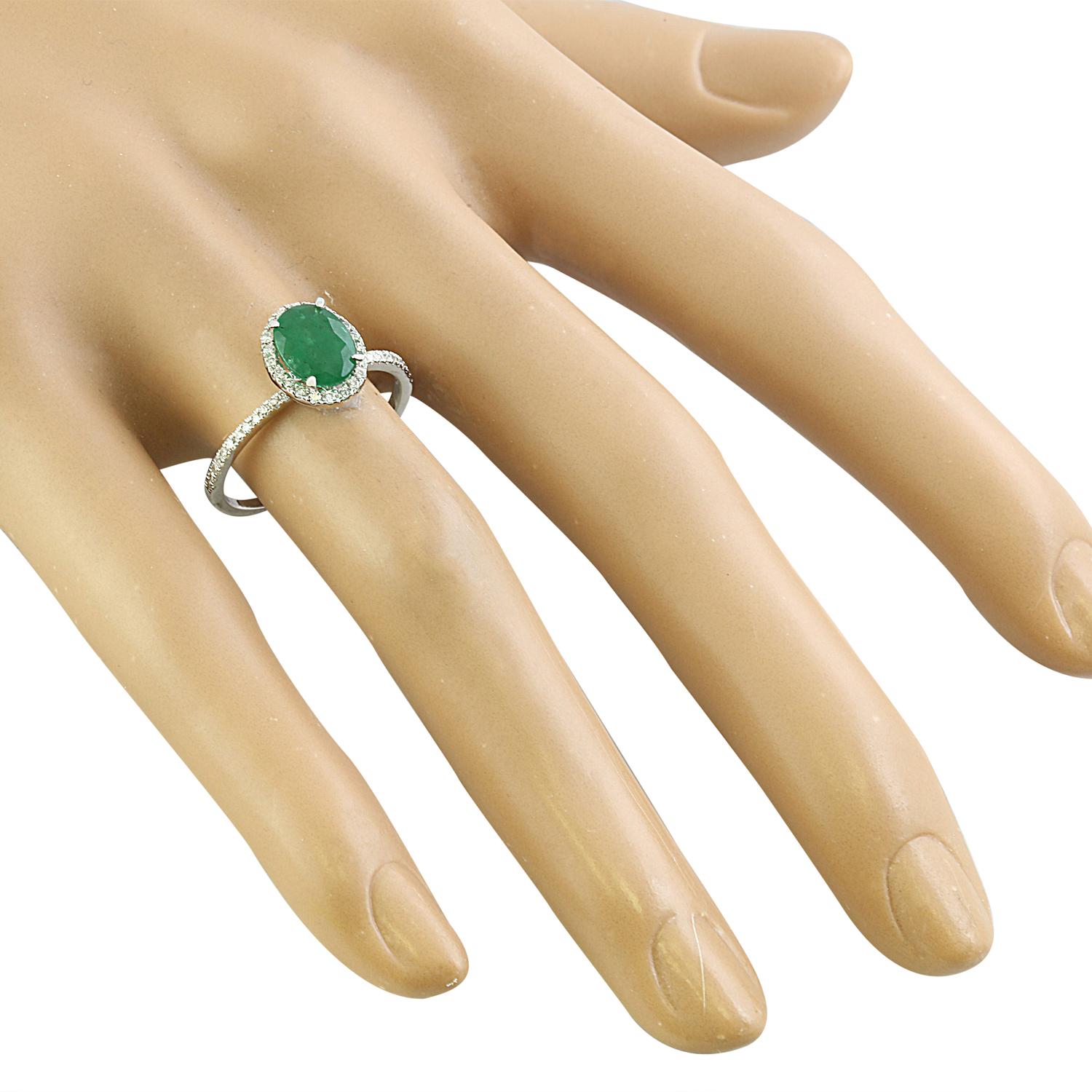 Emerald Elegance: Natural Emerald Diamond Ring in 14K White Gold In New Condition For Sale In Los Angeles, CA