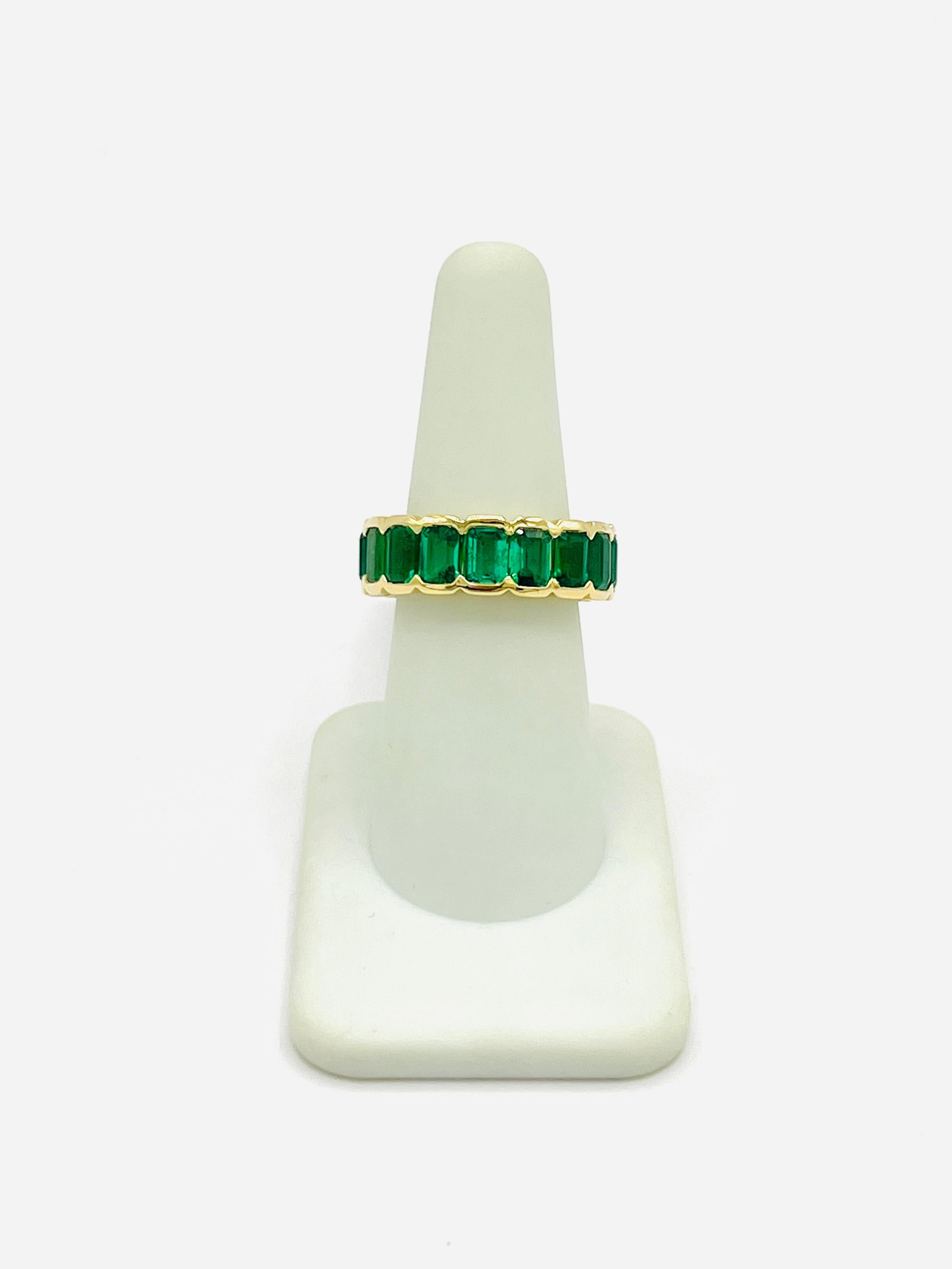 Women's or Men's Emerald Emerald Cut Eternity Band Ring in 18K Yellow Gold For Sale