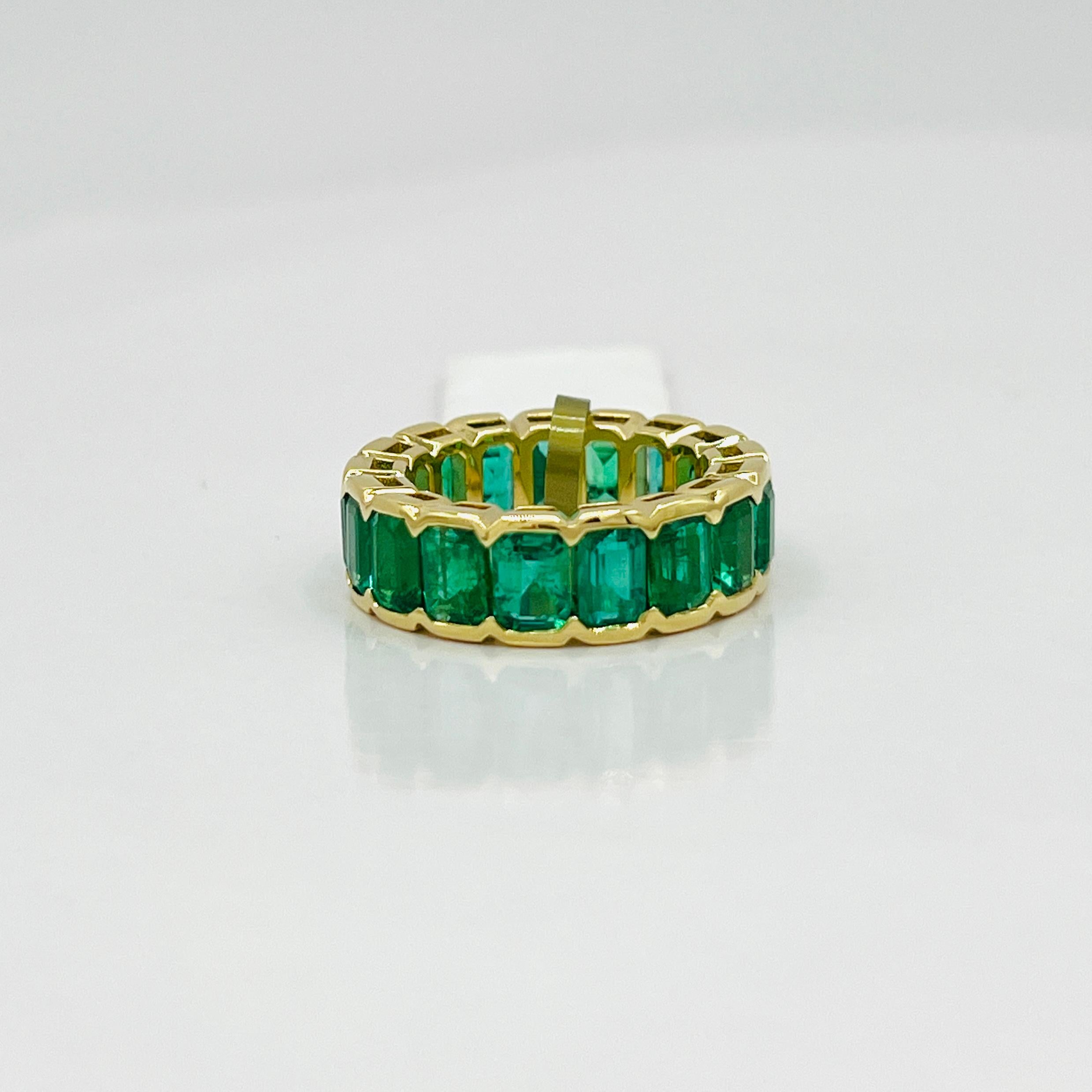 Emerald Emerald Cut Eternity Band Ring in 18K Yellow Gold For Sale 1