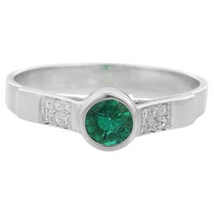 Emerald Engagement Ring with Diamonds in 18K White Gold 