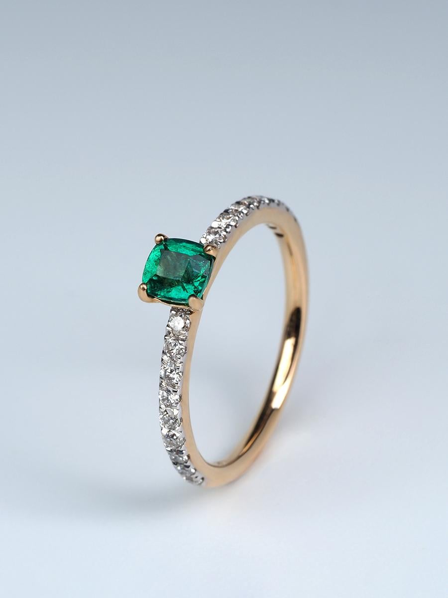 Artisan Emerald engagement ring yellow gold certified green beryl For Sale