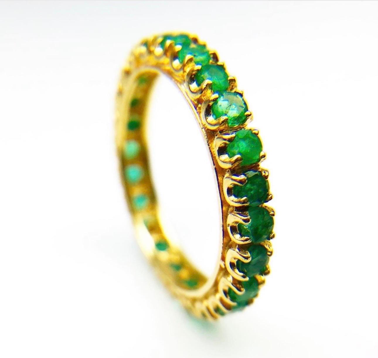 Round Cut Emerald Eternity Ring 18KT Yellow Gold U Cut For Sale