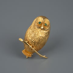 Emerald Eyes Owl Brooch 14 Karat Yellow Gold, Large Size 8.8 Grams Weight