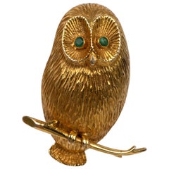 Emerald Eyes Owl Brooch 14 Karat Yellow Gold, Large Size 8.8 Grams Weight