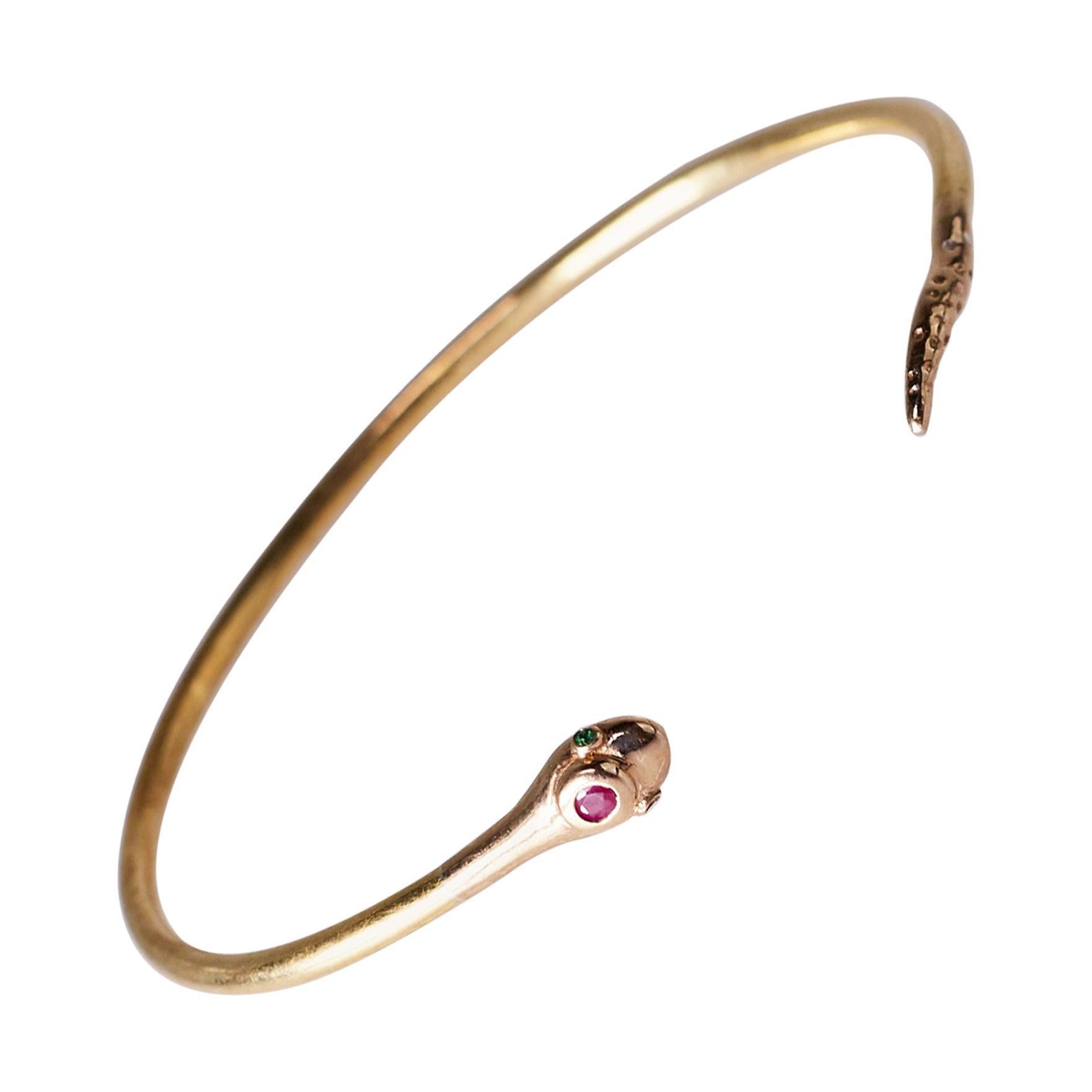 J Dauphin Bracelet jonc serpent de style victorien en bronze avec yeux d'émeraude et rubis en vente