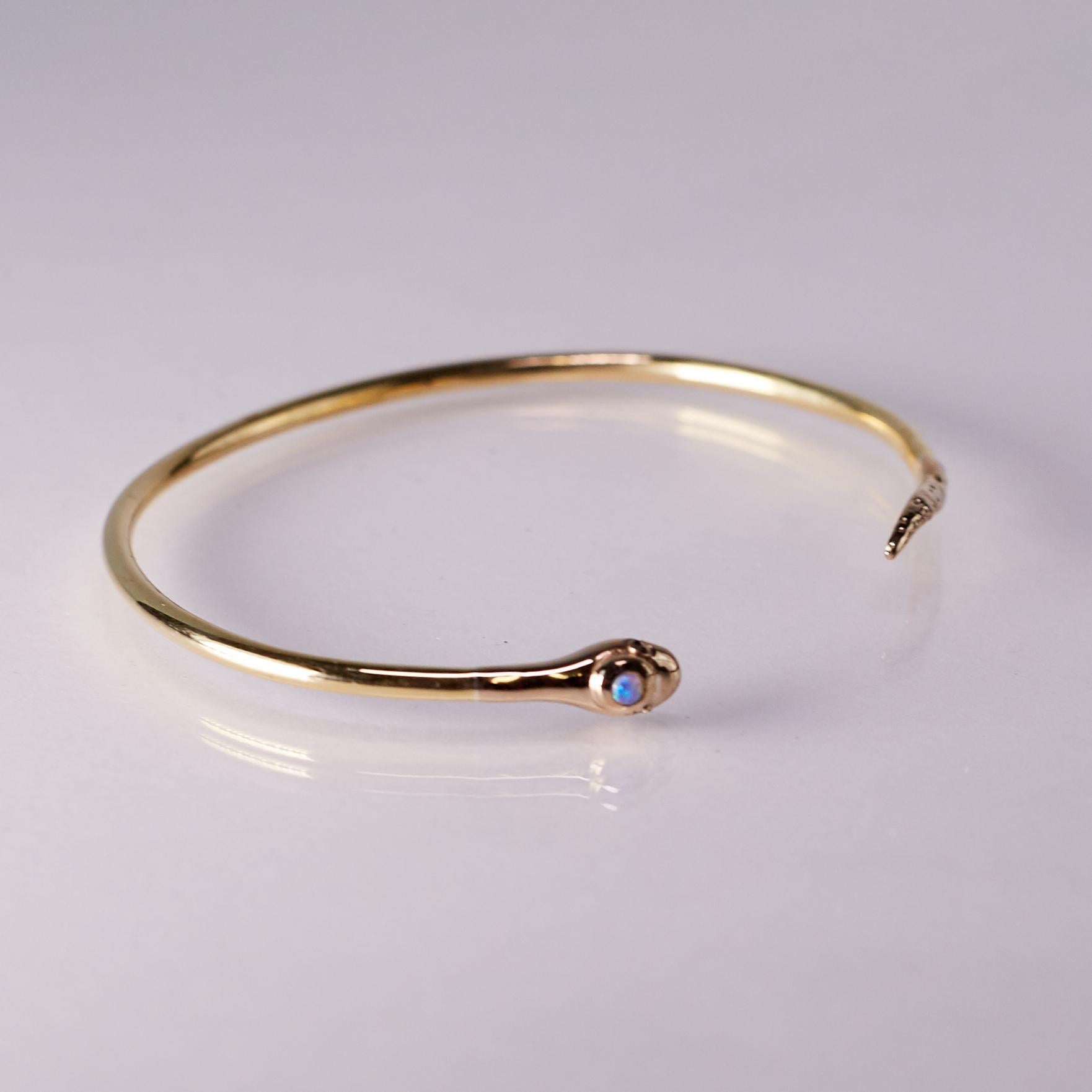 J Dauphin Bracelet jonc serpent en or de style victorien avec yeux d'émeraude et rubis Pour femmes en vente
