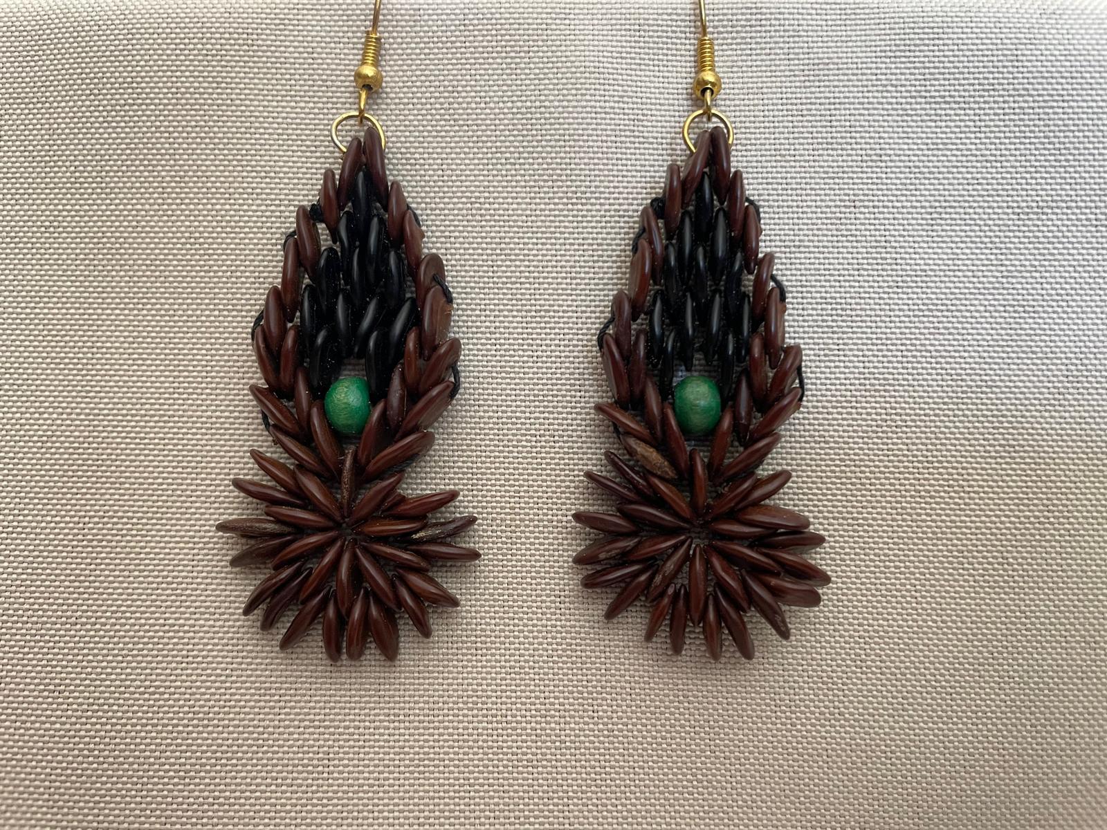 Boucle d'oreille flamme d'émeraude Unisexe en vente