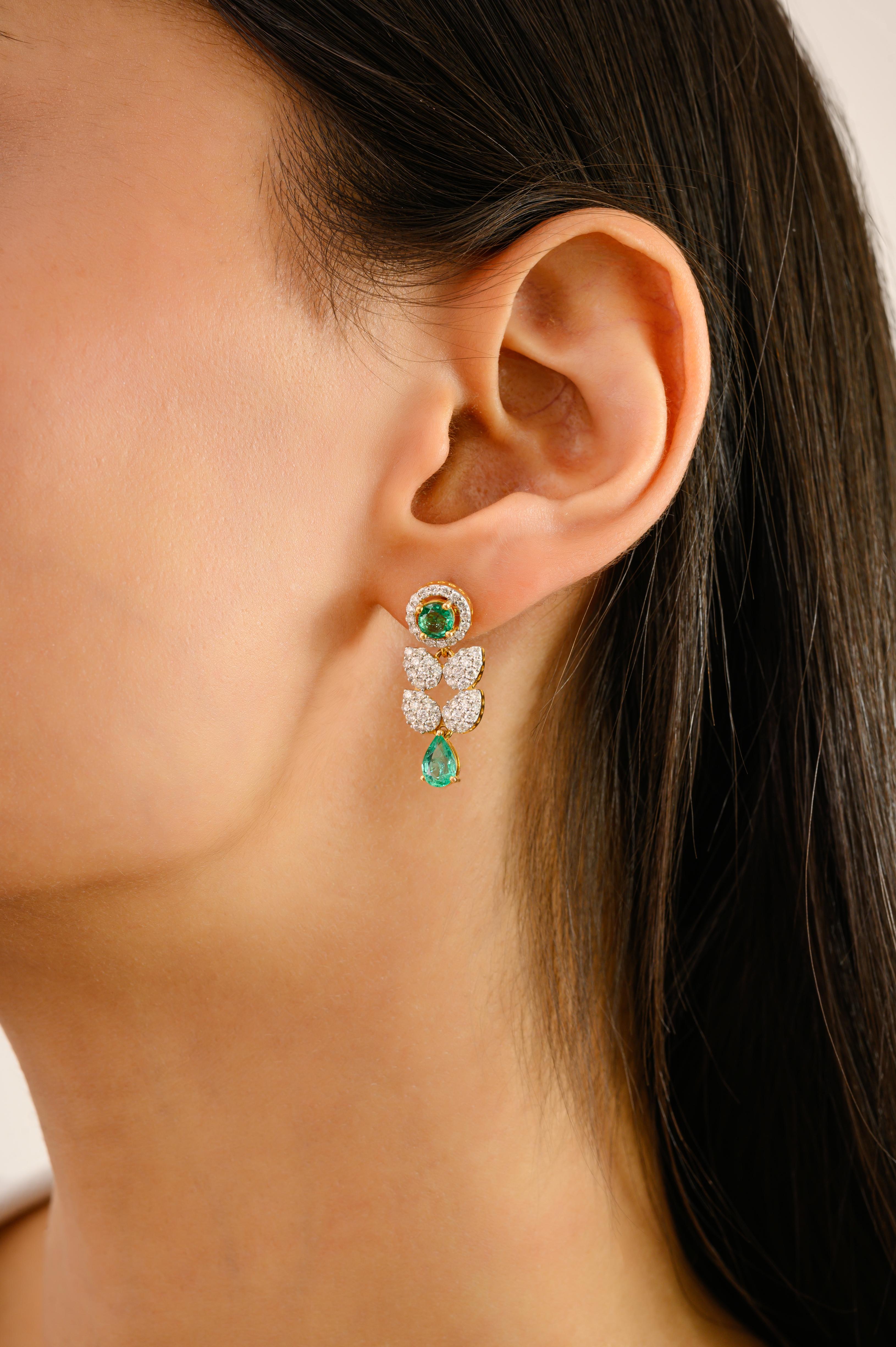 Pendientes Floral Esmeralda de Oro Amarillo de 14k con Diamantes para Ella Corte mixto en venta